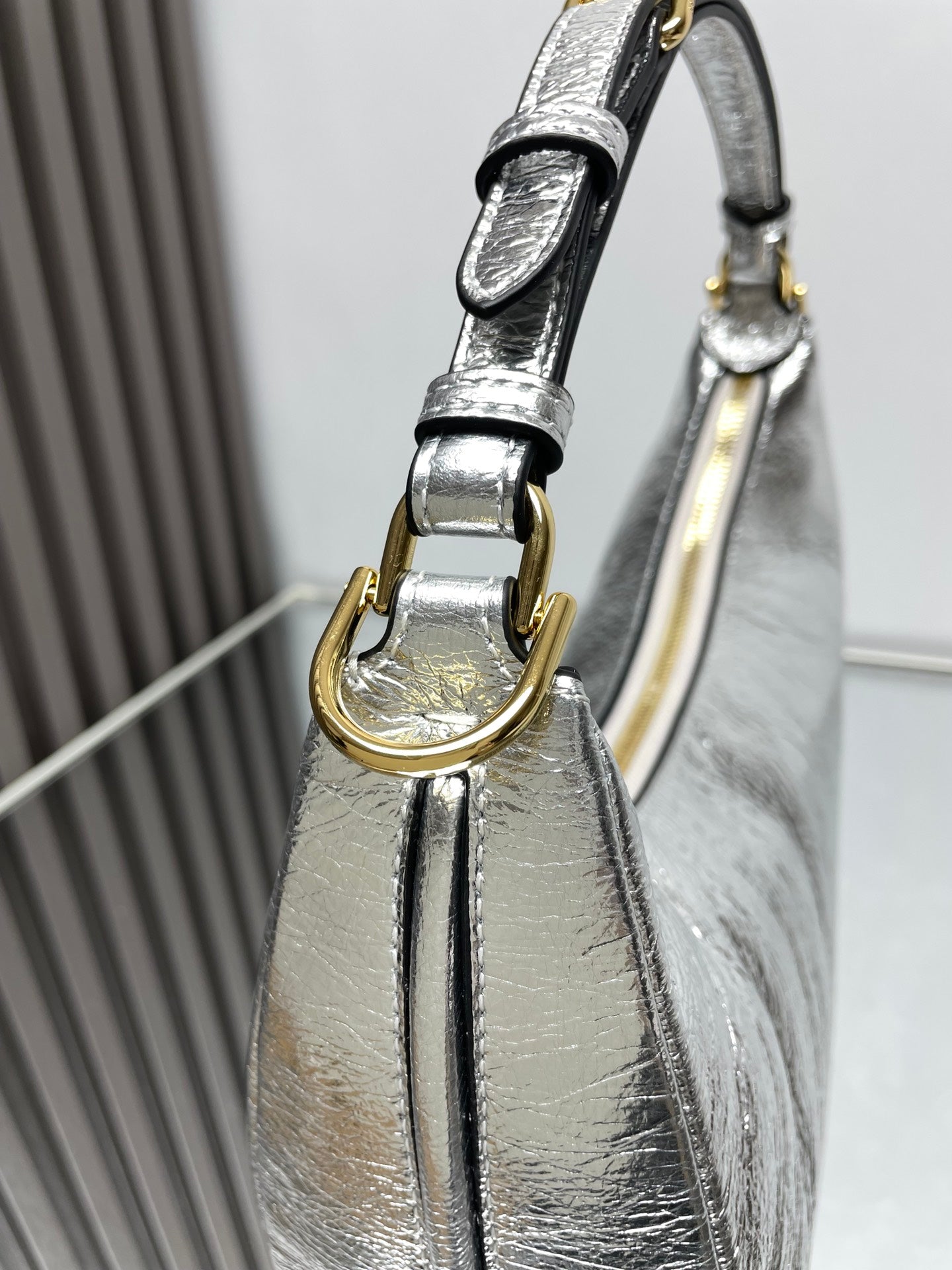 FENDIGRAPHY MEDIUM 29 IN SILVER METALLIC SMOOTH LAMBSKIN GOLD HARDWARE mysite