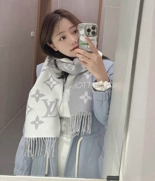 ESSENTIAL SCARF 186 CM IN LIGHT GRAY WOOL 399774 mysite