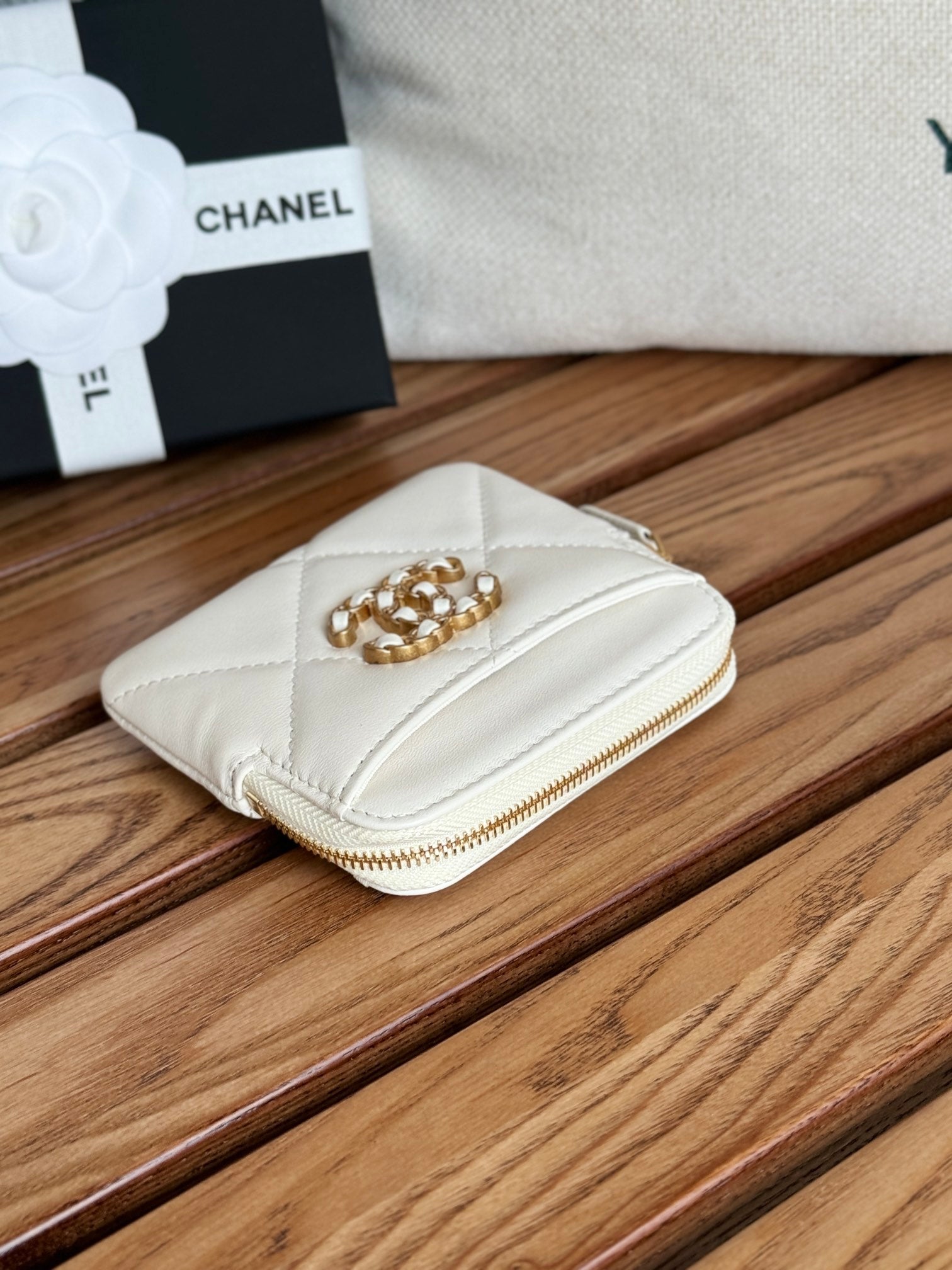 cc 19 zipped coin purse 11cm white lambskin gold hardware mysite