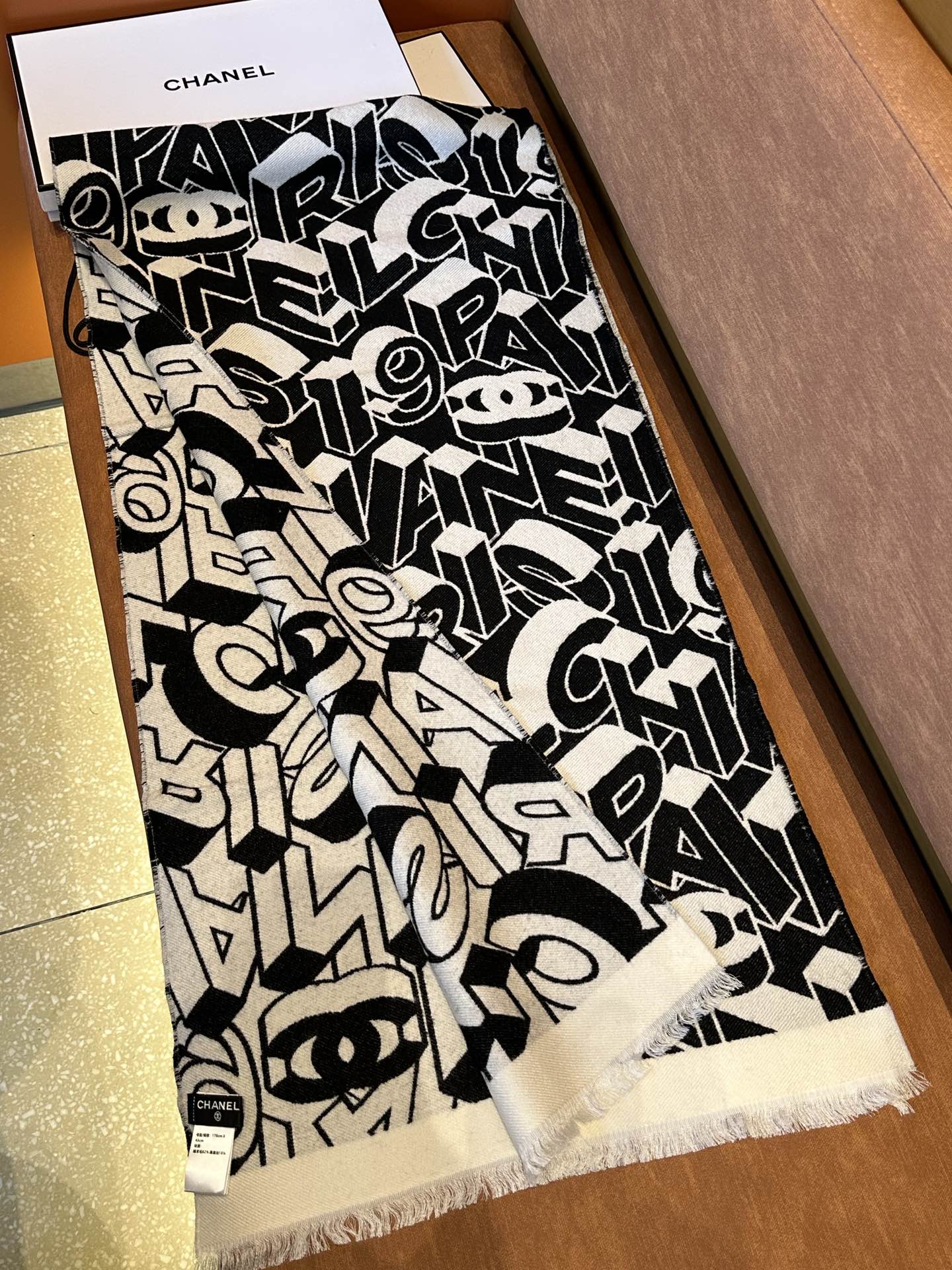 LETTER LOGO 178 CM SCARF IN BLACK MIX WHITE SHEEP WOOL AND SILK  393103 mysite