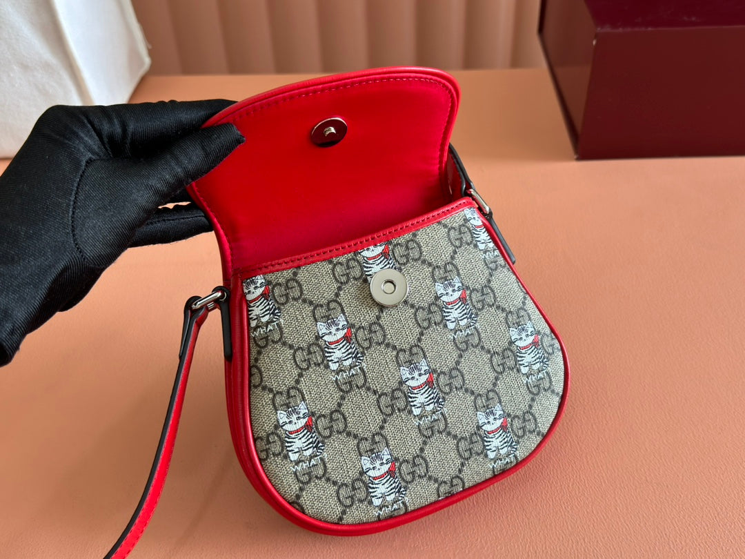 Gucci Cat Print Shoulder Bag White Red Beige Canvas 239660 mysite