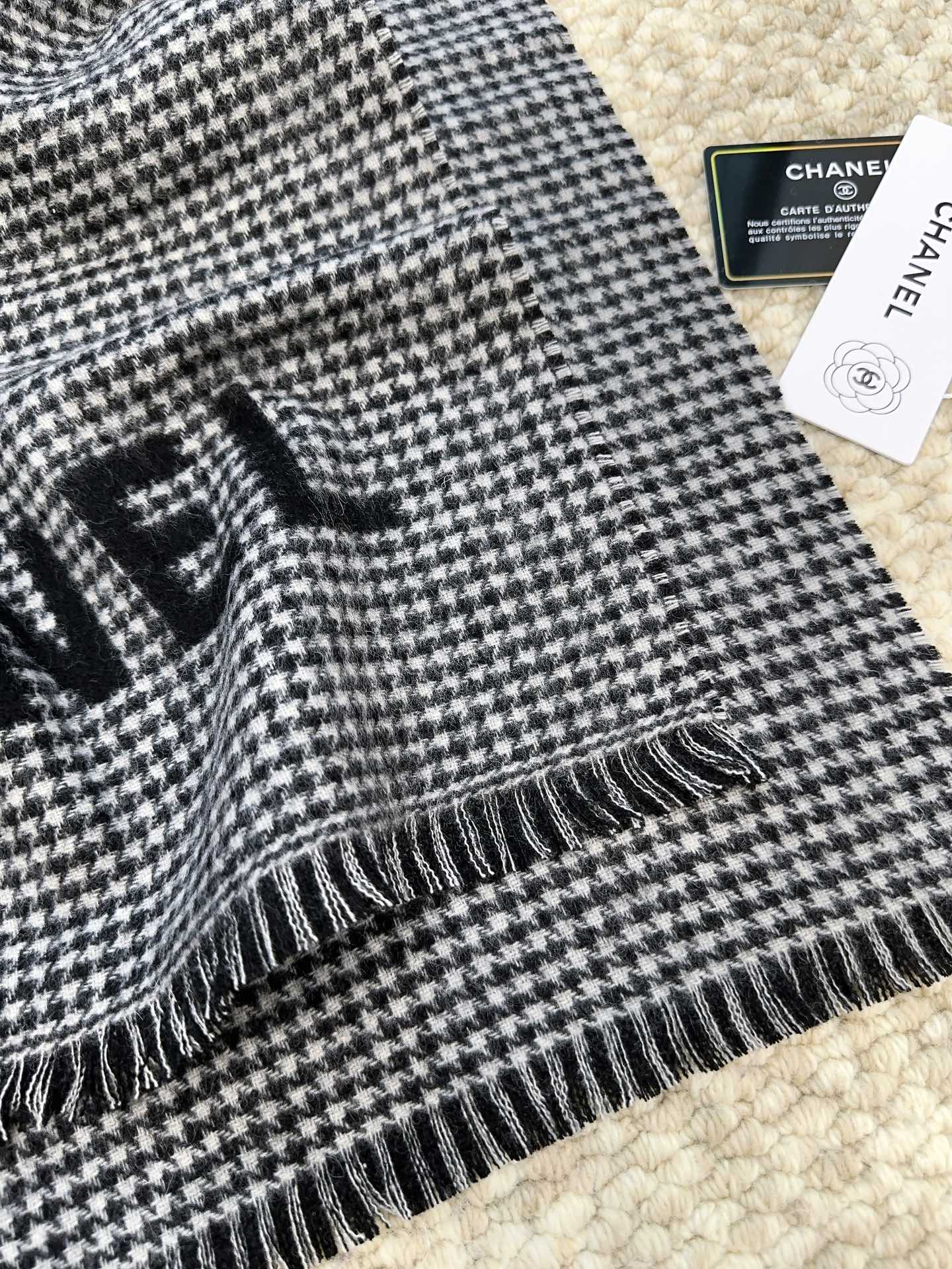 HOUNDSTOOTH SCARF 185 CM IN BLACK CASHMERE 393123 mysite
