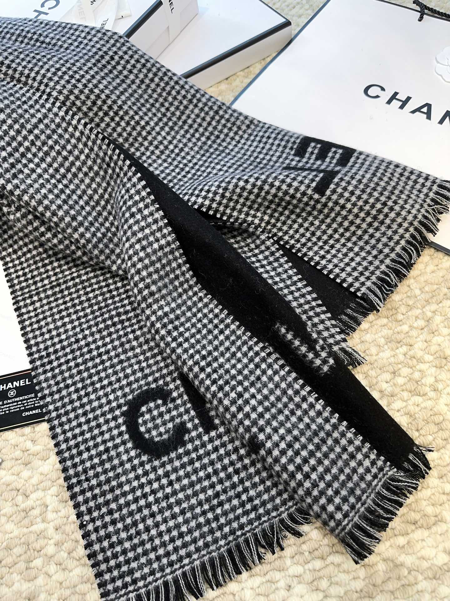 HOUNDSTOOTH SCARF 185 CM IN BLACK CASHMERE 393123 mysite