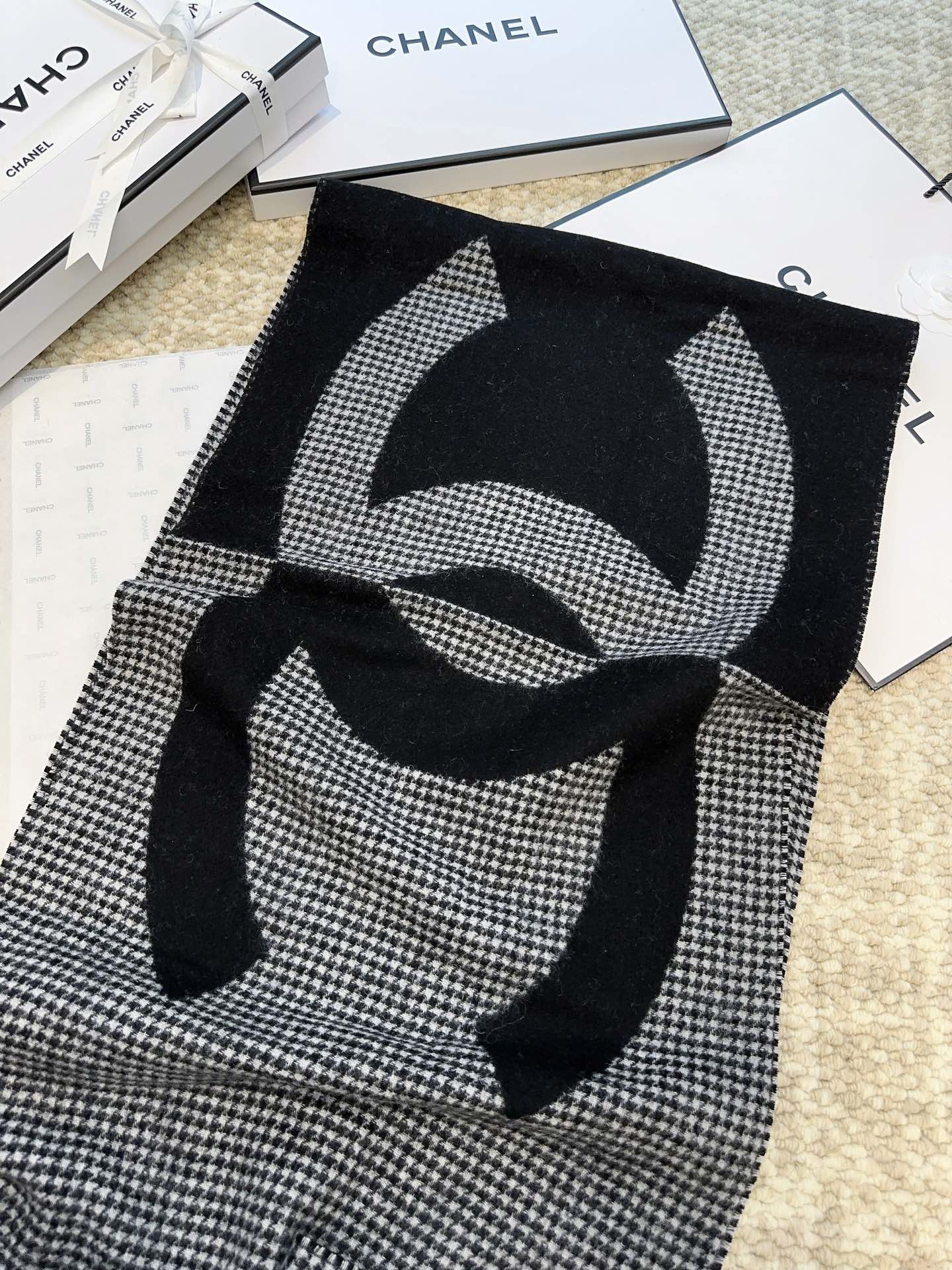 HOUNDSTOOTH SCARF 185 CM IN BLACK CASHMERE 393123 mysite