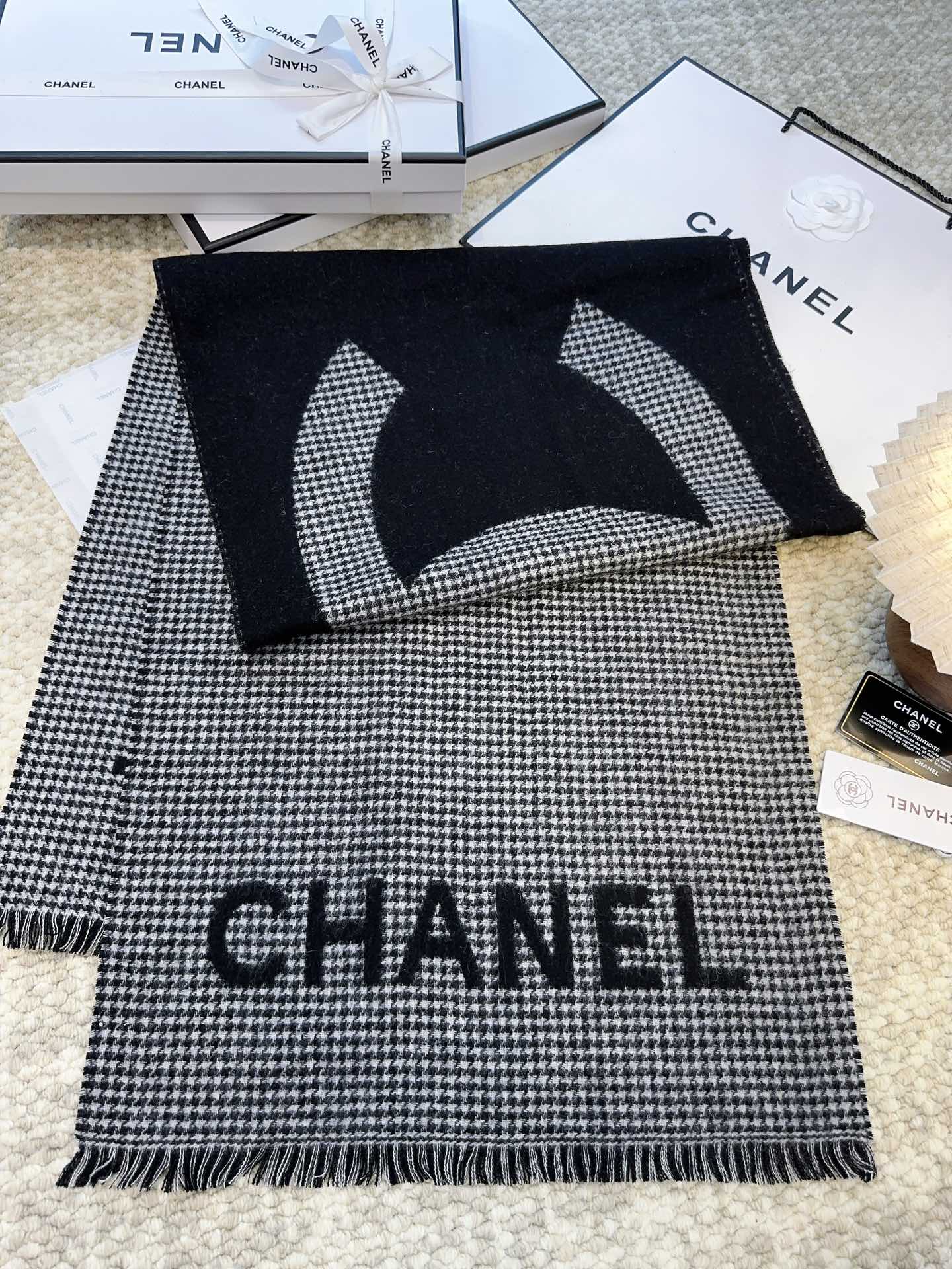 HOUNDSTOOTH SCARF 185 CM IN BLACK CASHMERE 393123 mysite