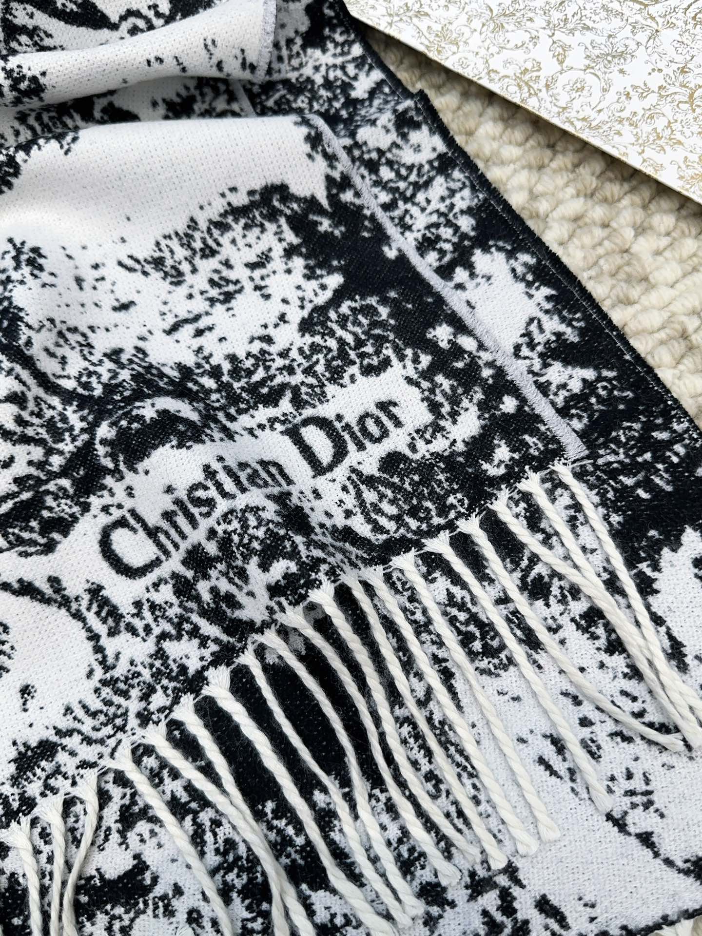 SCARF 220 CM IN BLACK MIX WHITE MONOGRAM CASHMERE AND WOOL 413658 mysite