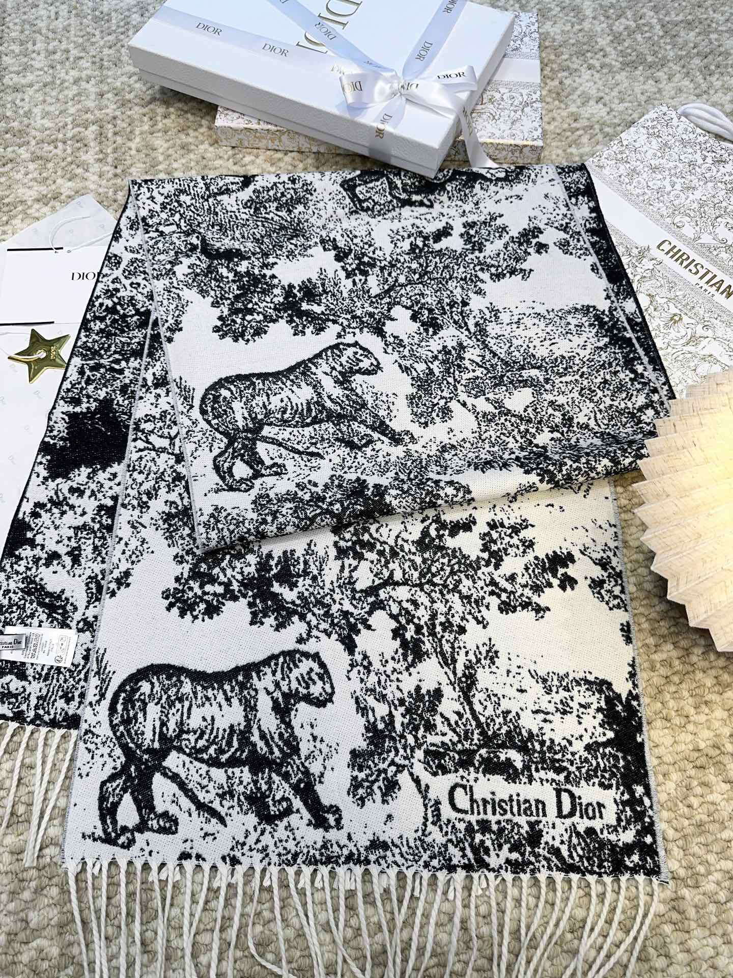 SCARF 220 CM IN BLACK MIX WHITE MONOGRAM CASHMERE AND WOOL 413658 mysite