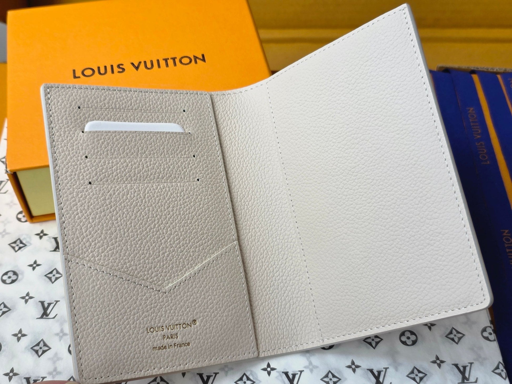 LV M25917 Passport Cover  Dream Beige Embossed Grained Cowhide mysite