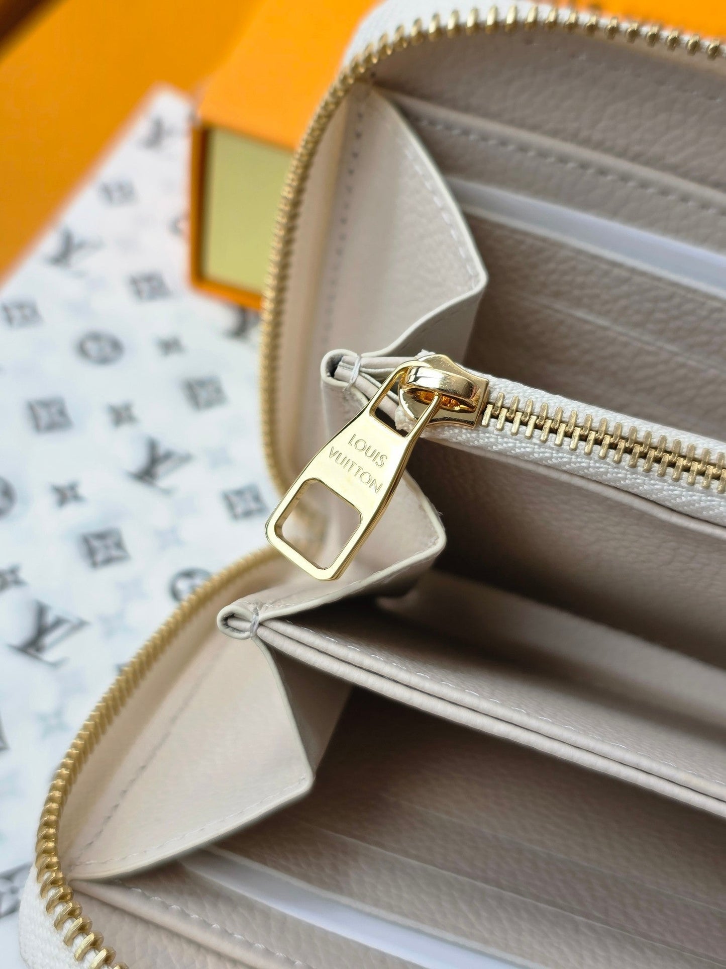 LV M25594 Zippy Wallet Dream Beige Embossed Grained Cowhide - Light GHW mysite