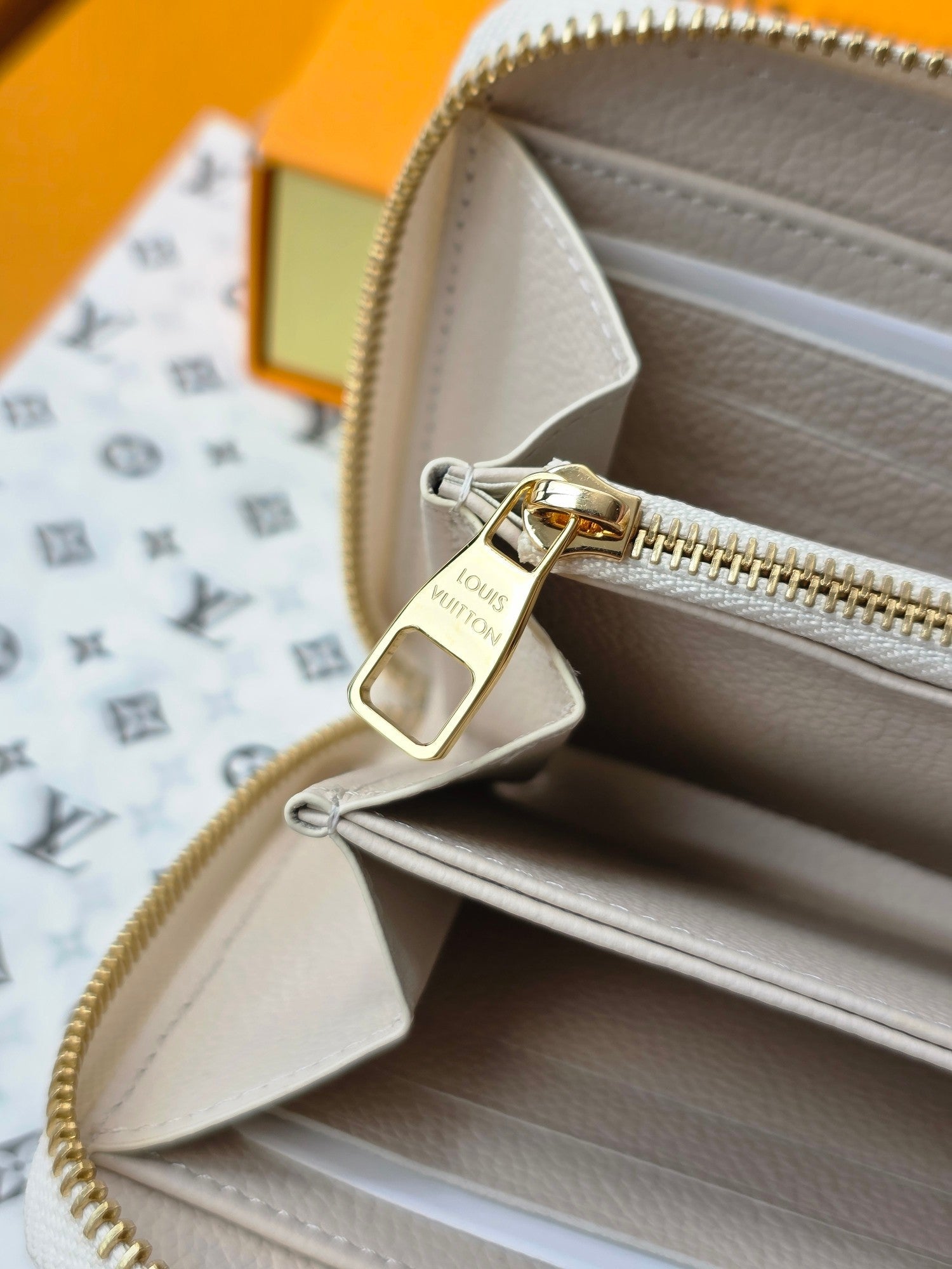 LV M25594 Zippy Wallet Dream Beige Embossed Grained Cowhide - Light GHW mysite