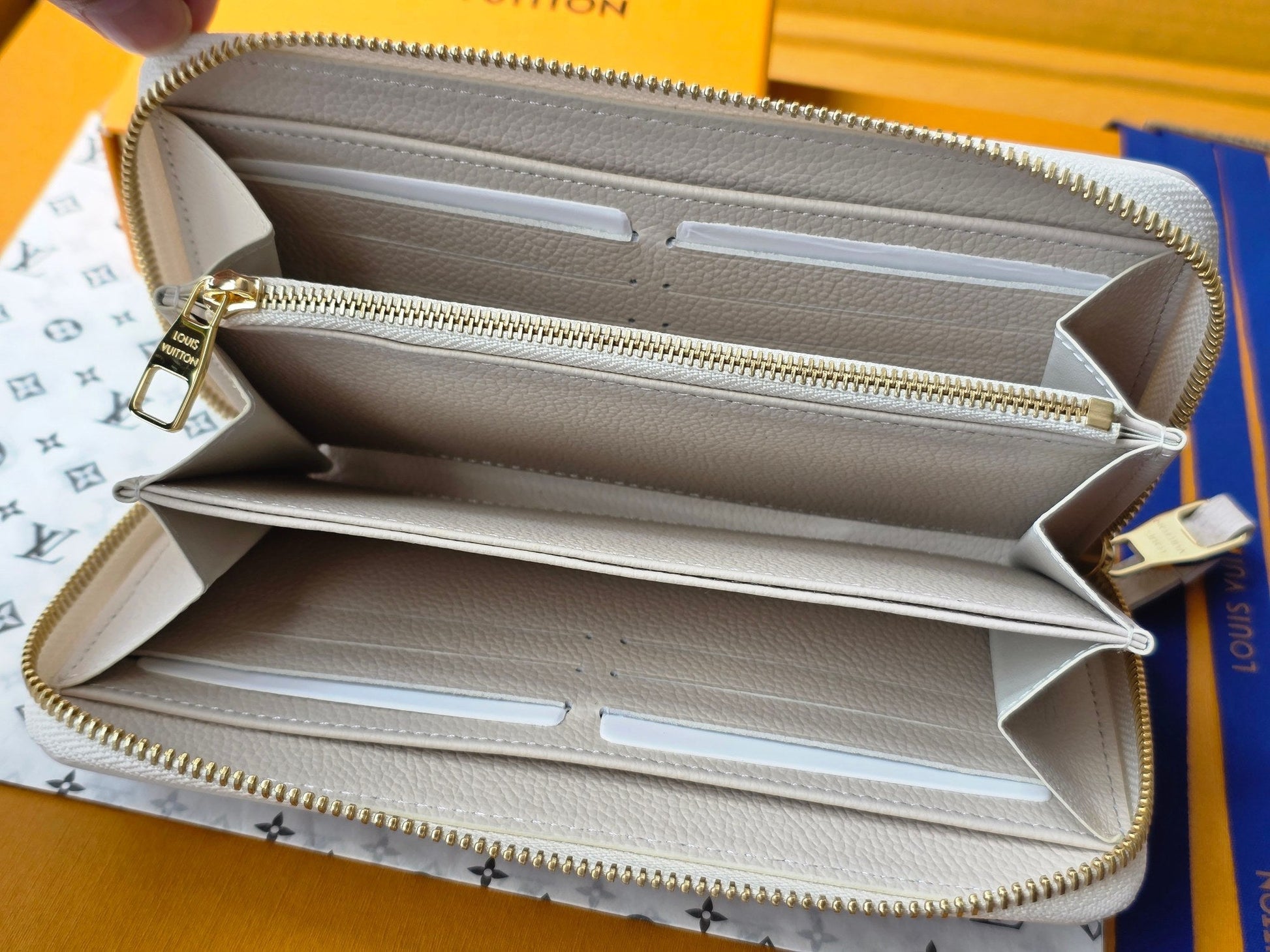 LV M25594 Zippy Wallet Dream Beige Embossed Grained Cowhide - Light GHW mysite