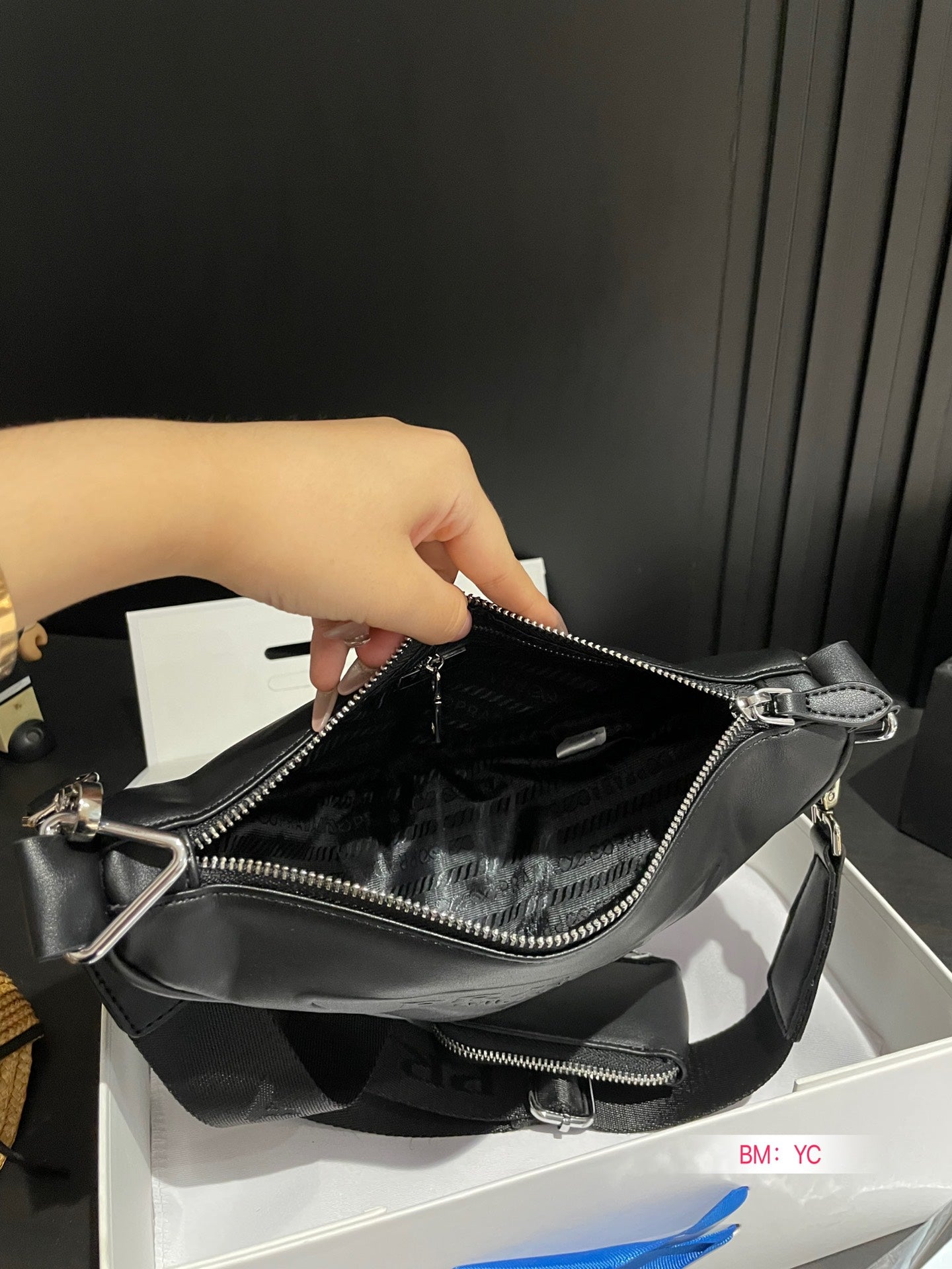 PRA TRIANGLE 26 SHOULDER BAG IN BLACK CALFSKIN mysite