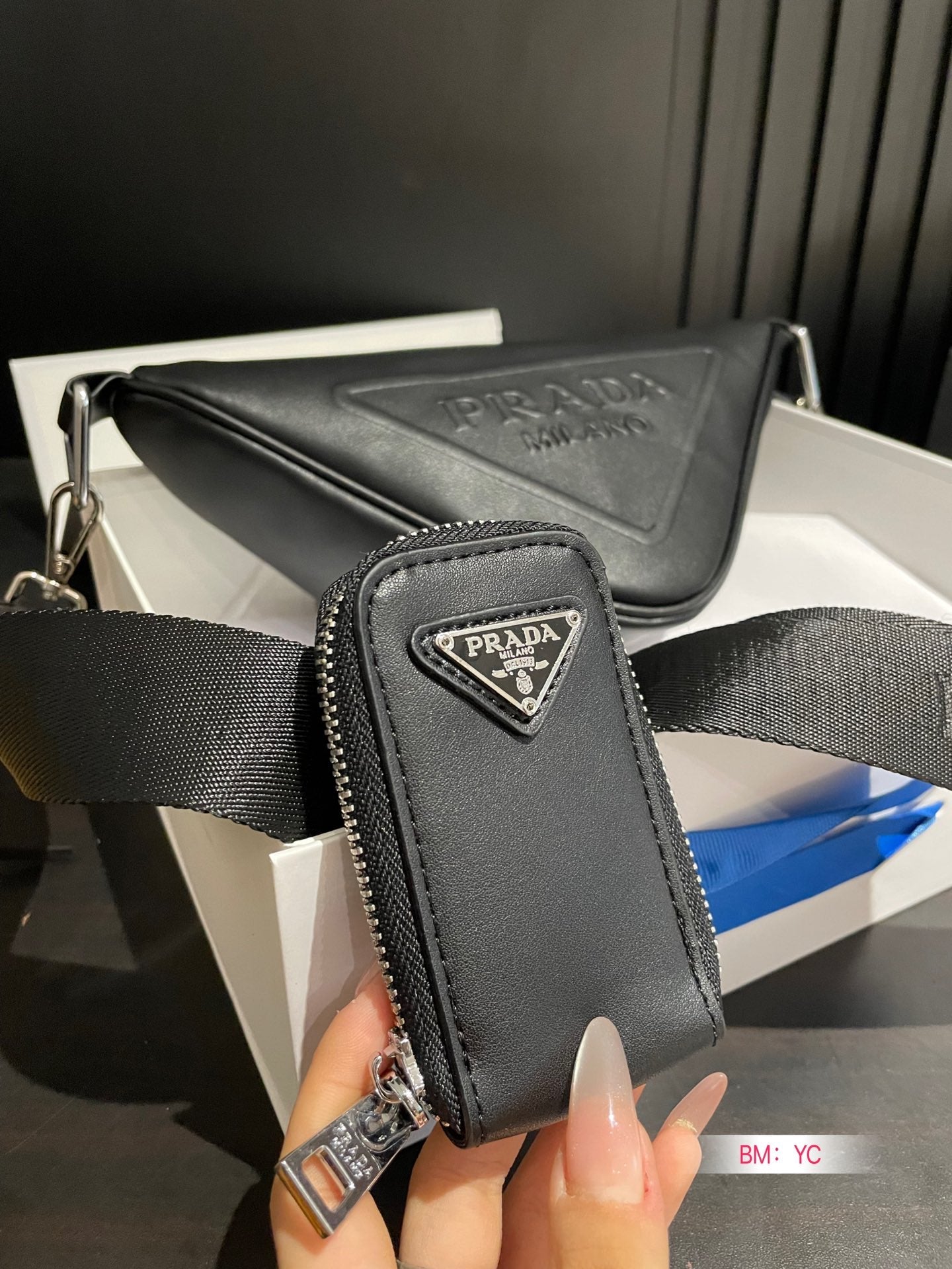 PRA TRIANGLE 26 SHOULDER BAG IN BLACK CALFSKIN mysite