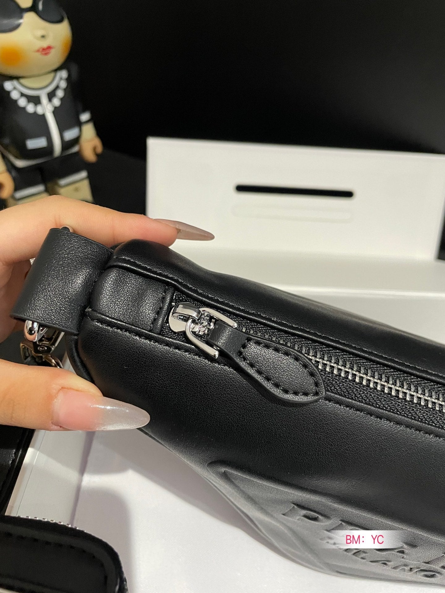 PRA TRIANGLE 26 SHOULDER BAG IN BLACK CALFSKIN mysite