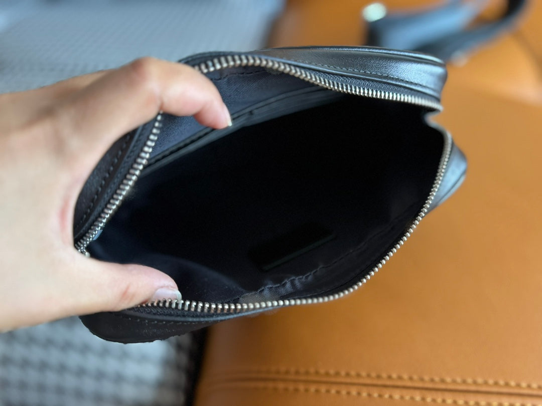 CLUTCH 22 WITH FF MOTIF IN DARK GRAY TEXTURED FABRIC AND BLACK LAMBSKIN TRIM mysite