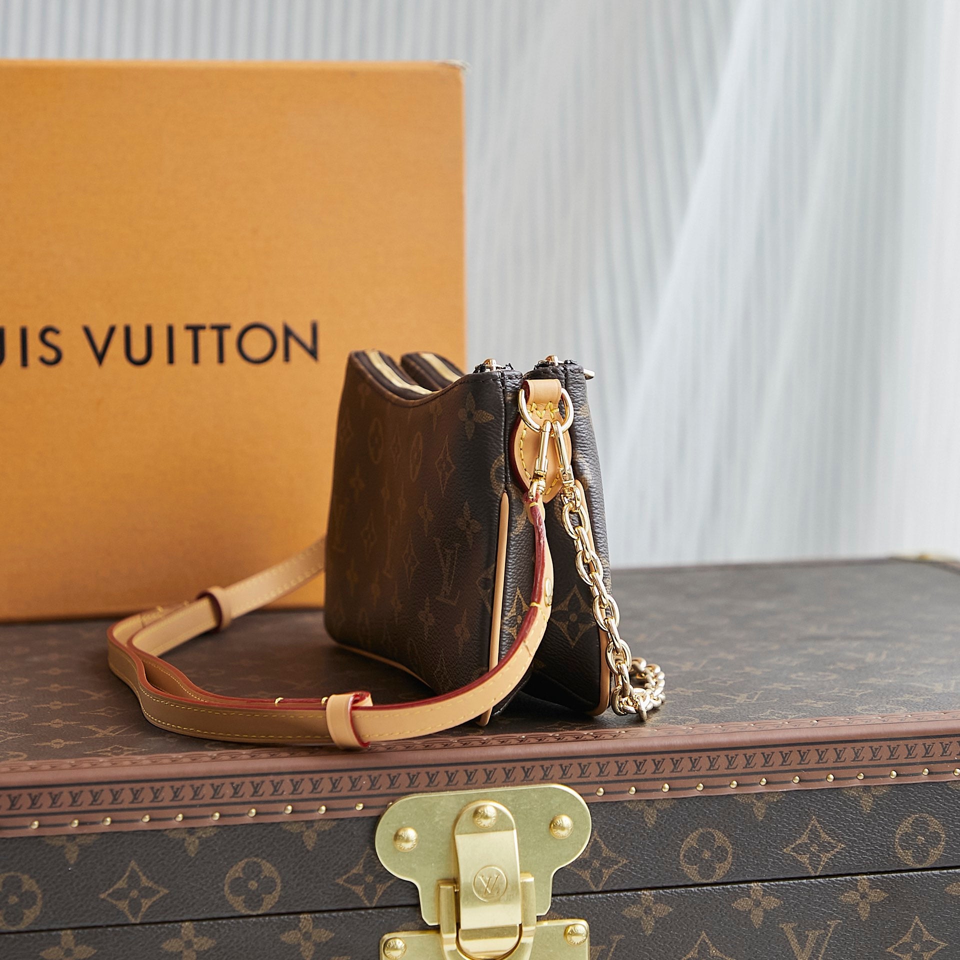 LIV POCHETTE 24 IN BROWN MONOGRAM CANVAS GOLD HARDWARE mysite