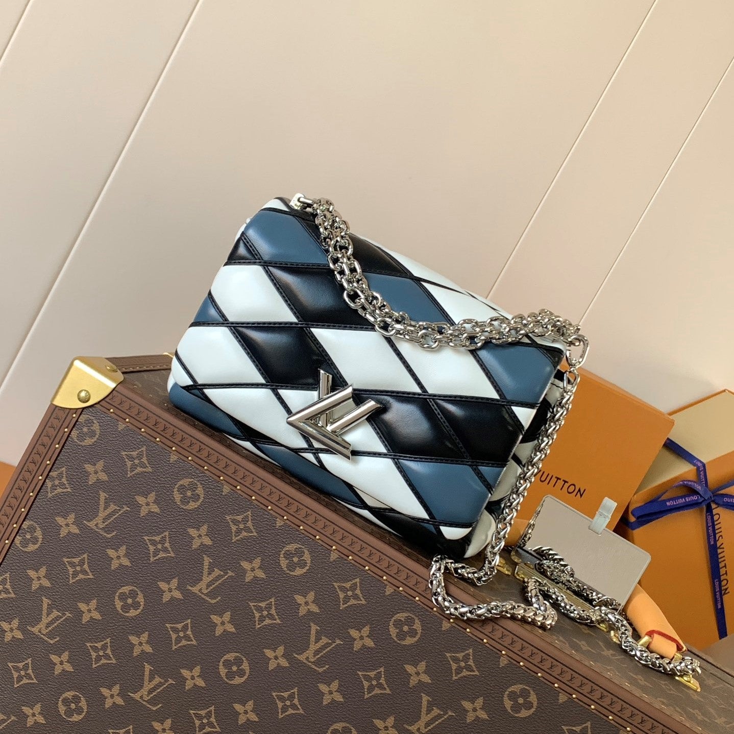 LV WOC Go-14 20cm White Black Blue Sheepskin Metal HW mysite