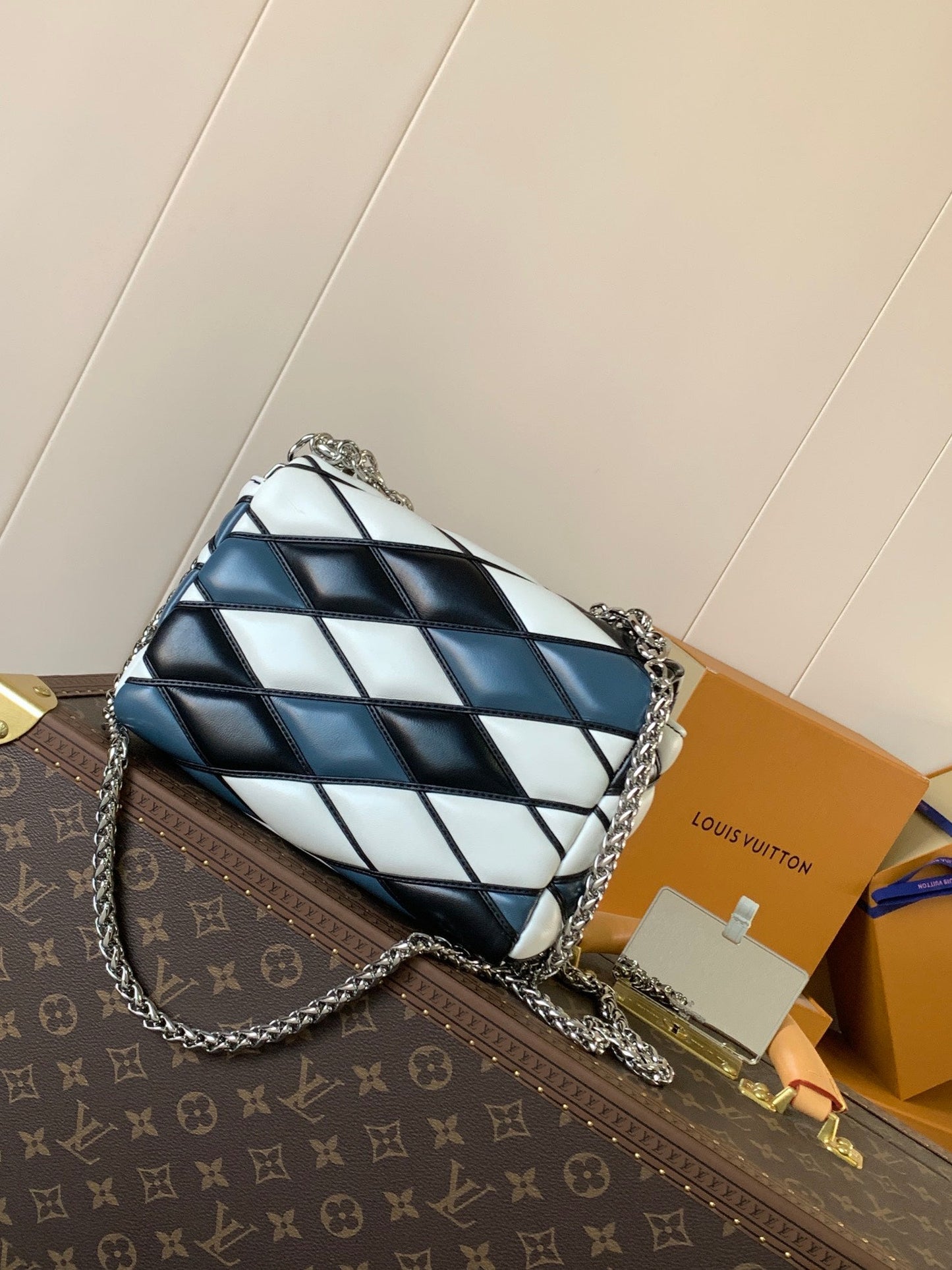 LV WOC Go-14 20cm White Black Blue Sheepskin Metal HW mysite
