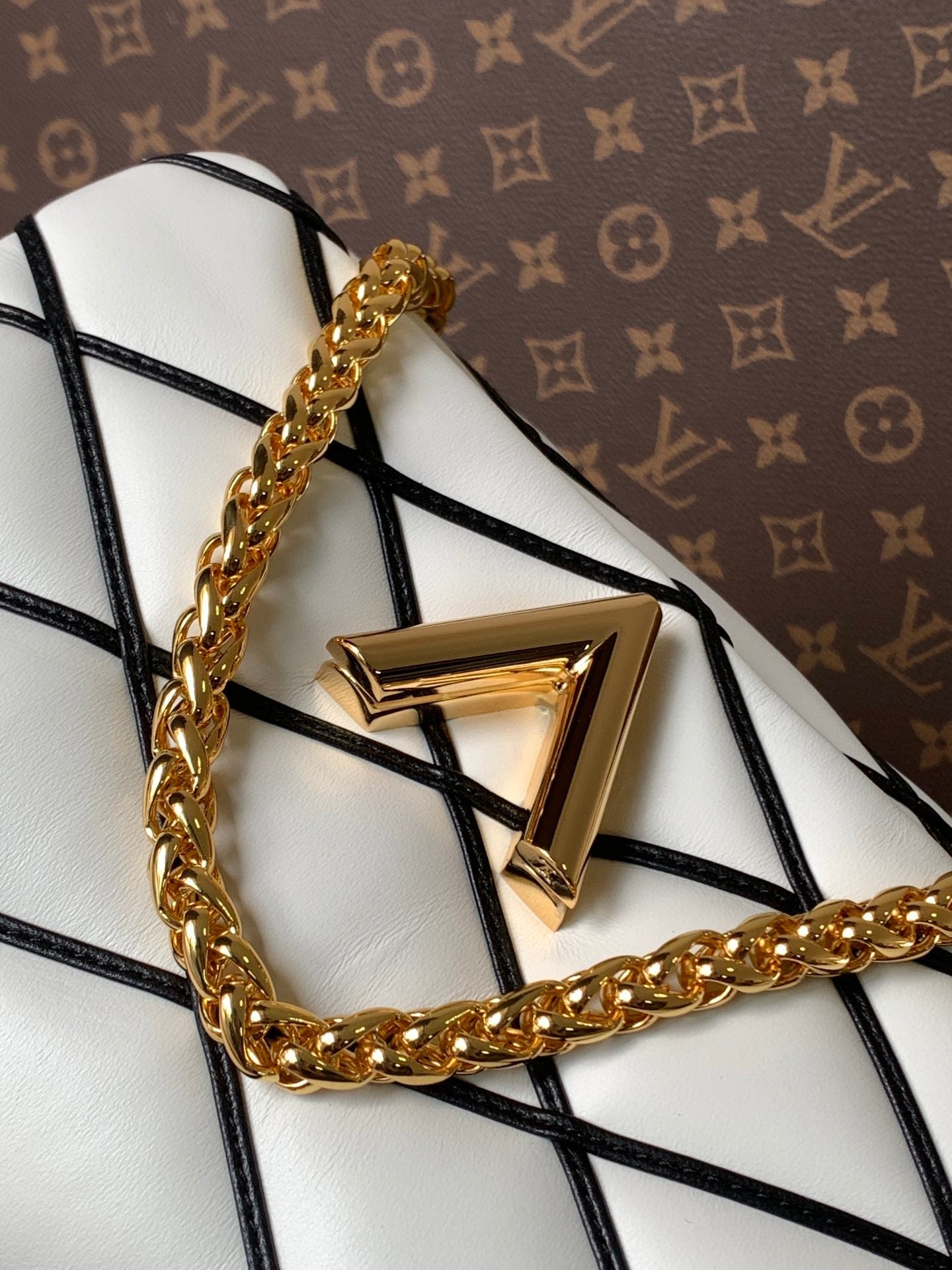 LV M22890 GO-14 MM 23cm Black White Lambskin GHW mysite