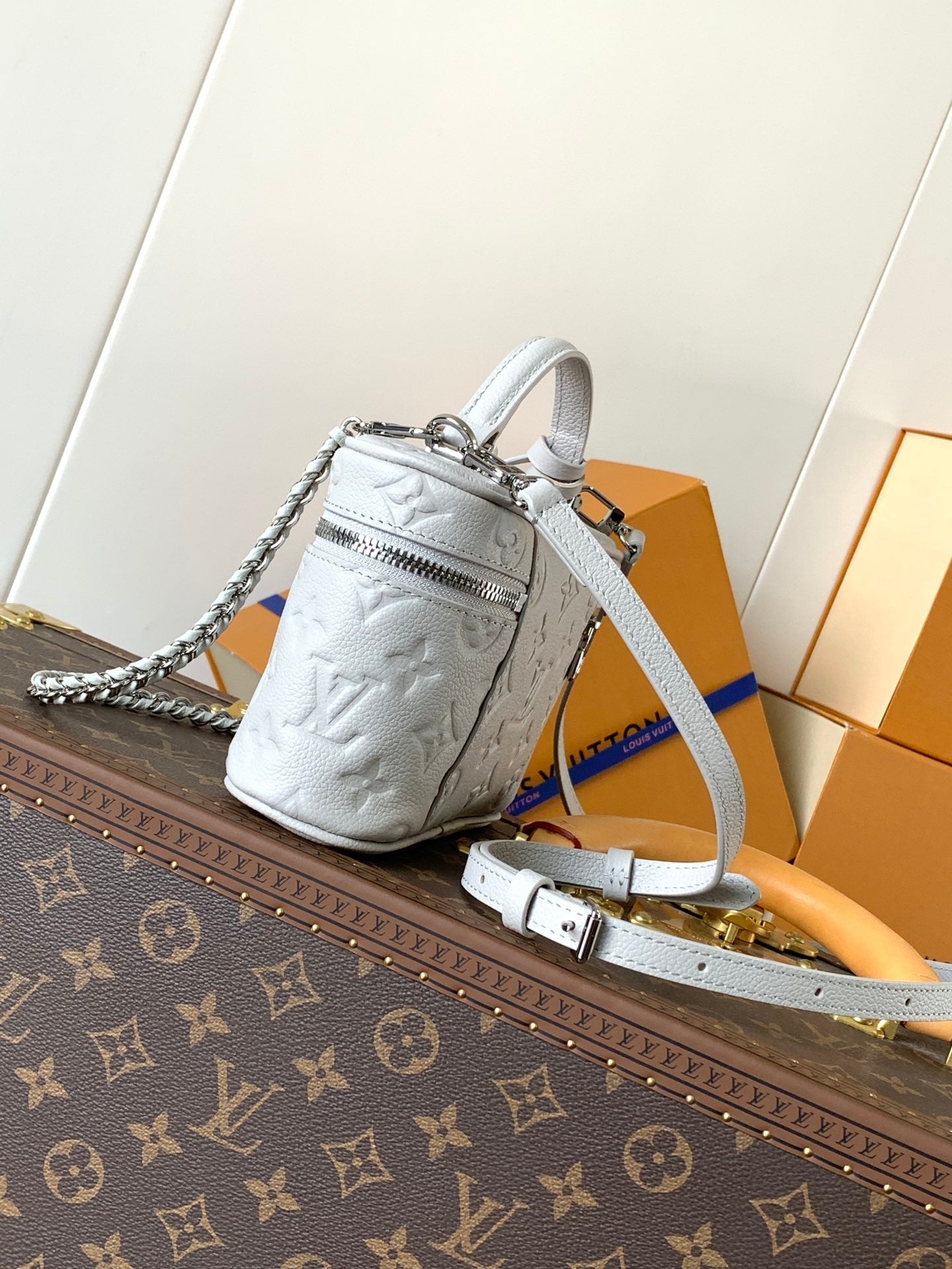 LV Vanity Chain Pouch 19cm Brume Gray Embossed Cowhide Metal HW mysite