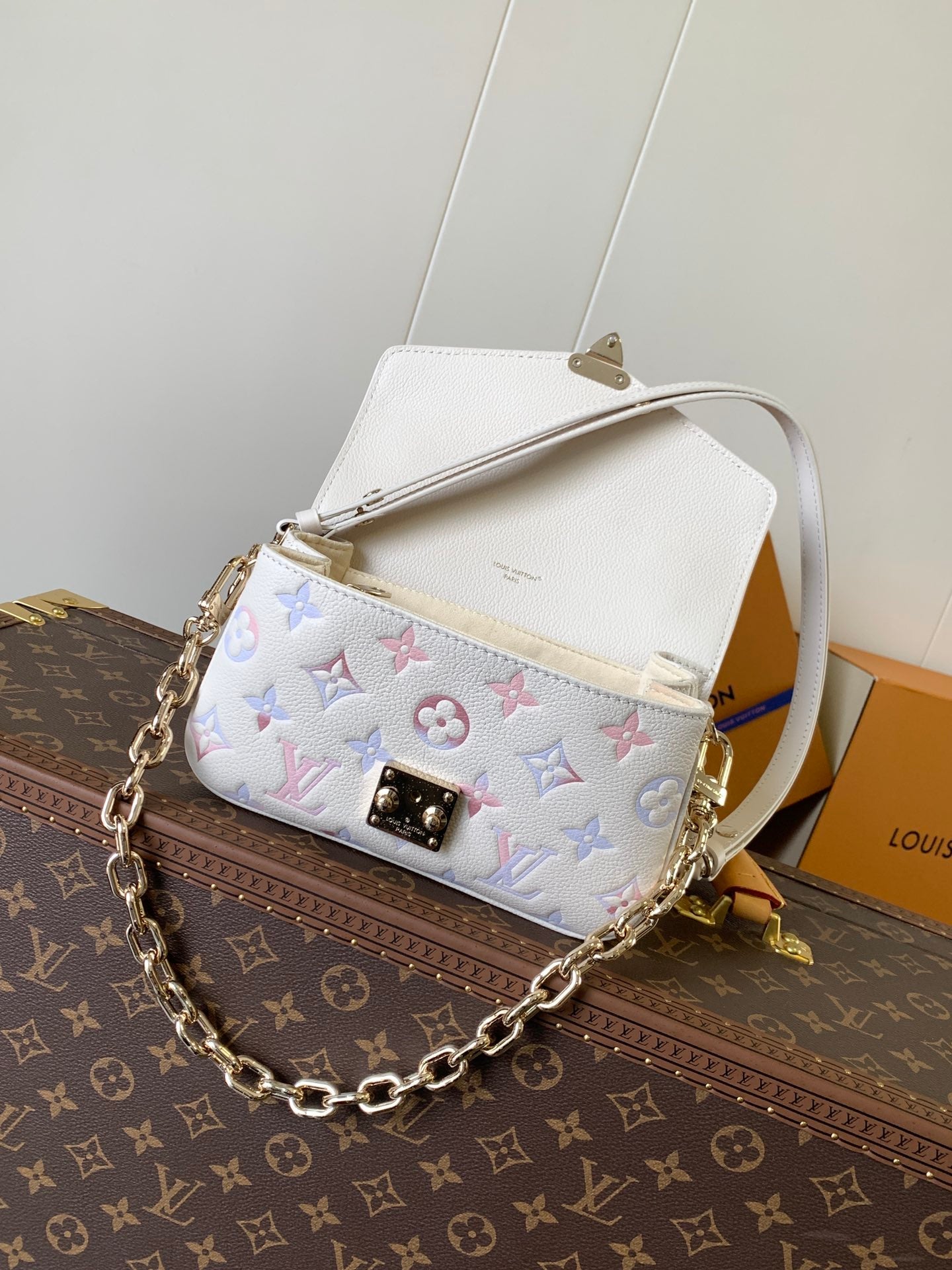 LV 25s Pochette Métis East West Dream Monogram Embossed Cowhide-Light GHW mysite