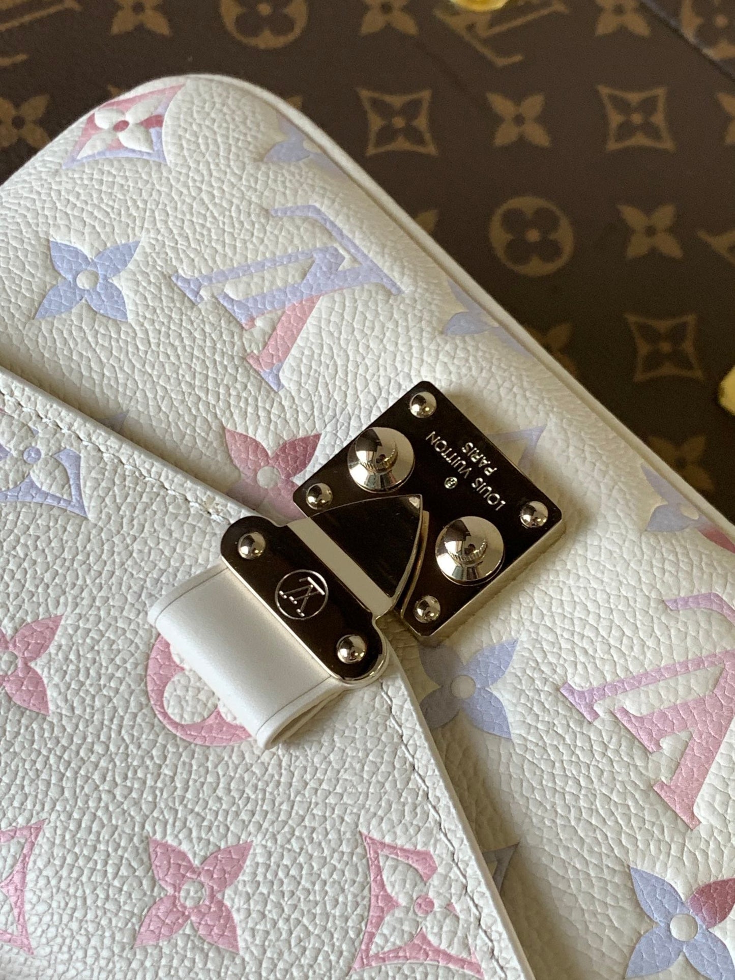 LV 25s Pochette Métis East West Dream Monogram Embossed Cowhide-Light GHW mysite