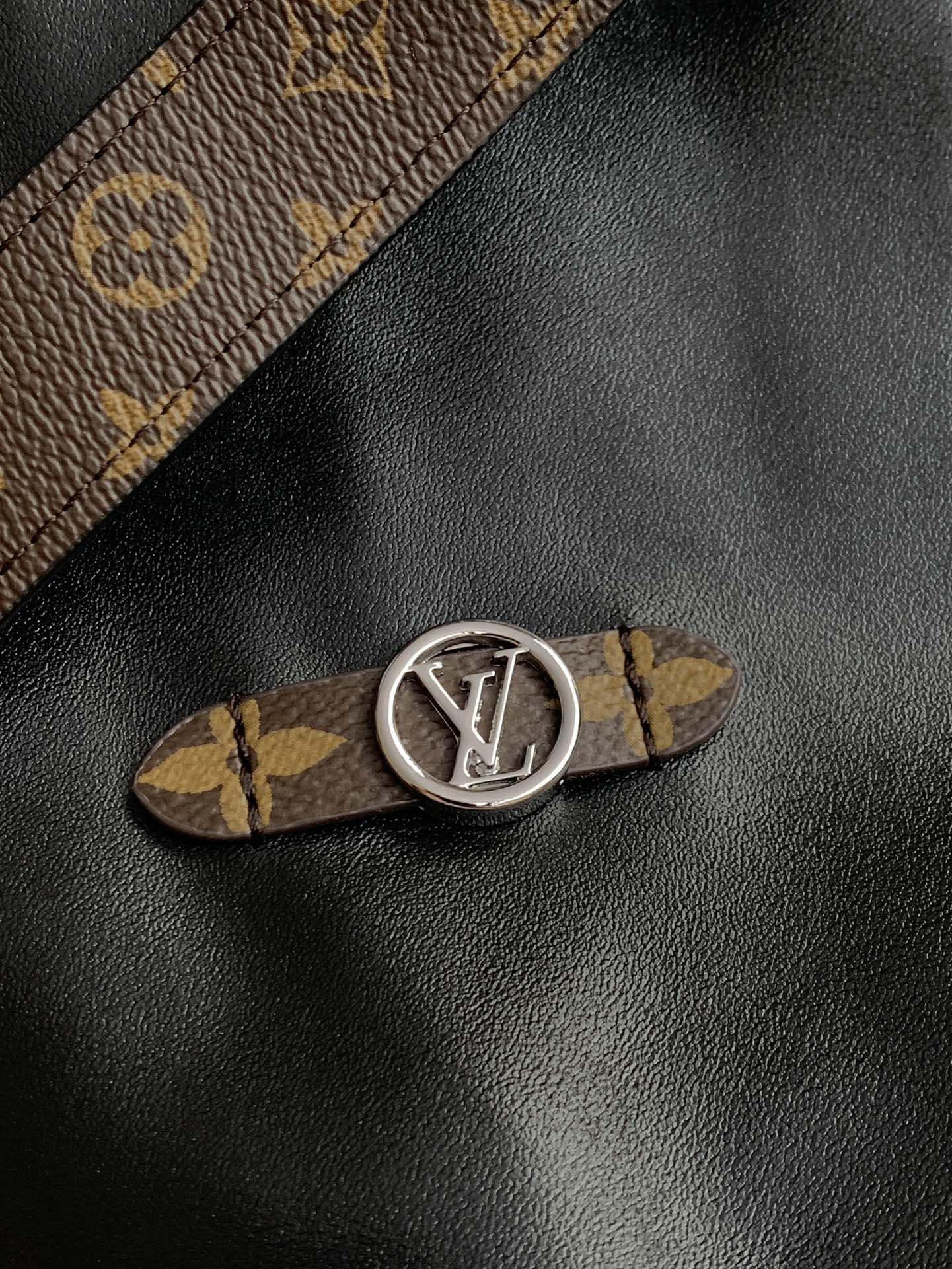 LV Off Duty Backpack 33cm Black Lambskin Sliver HW mysite