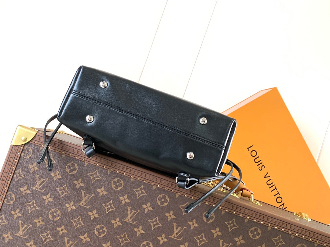 LV Off Duty Backpack 24cm Black Lambskin Sliver HW mysite