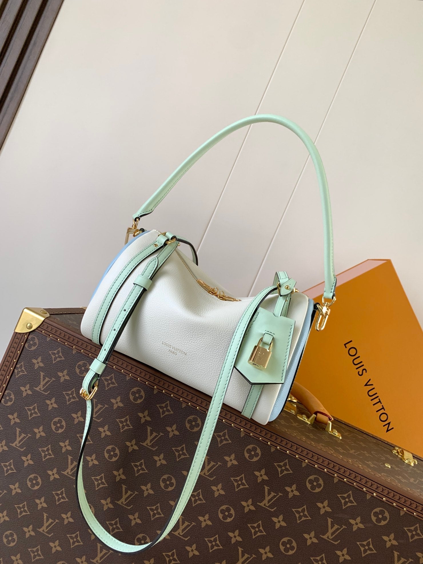 LV M26905 Express PM Handbag 26cm Sea Mist Cowhide GHW mysite