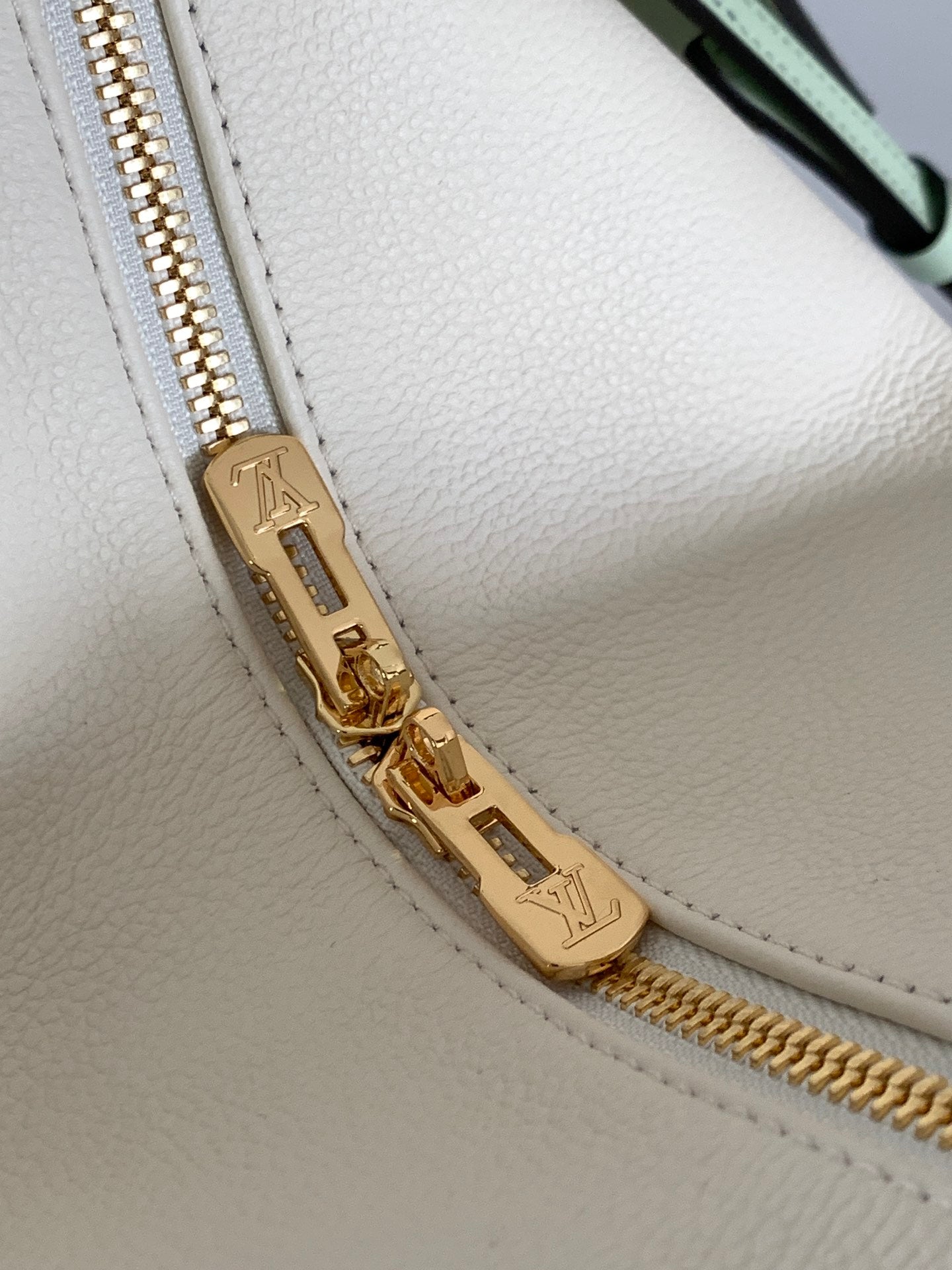 LV M26905 Express PM Handbag 26cm Sea Mist Cowhide GHW mysite