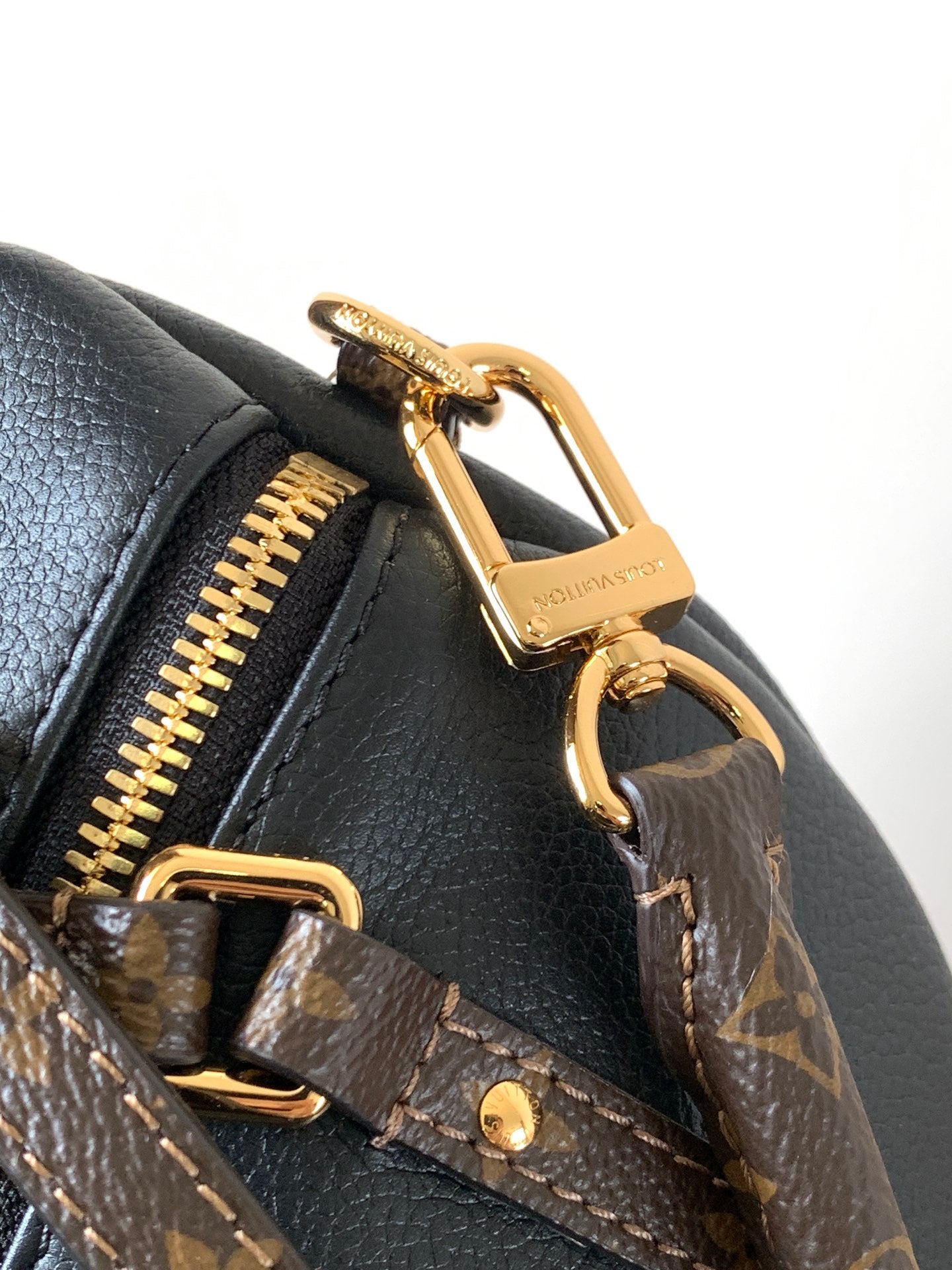 LV M26037 Express Travel 45cm Black Cowhide GHW mysite