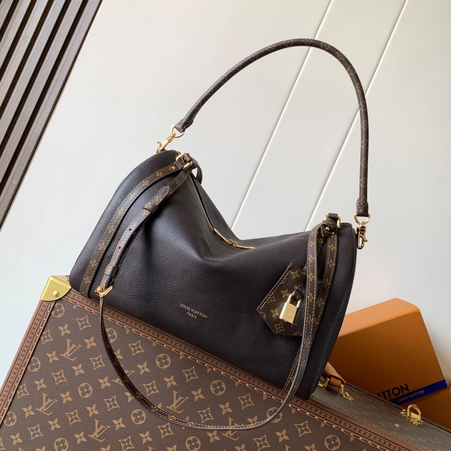 LV M26359 Express MM Handbag 36cm Black Cowhide GHW mysite