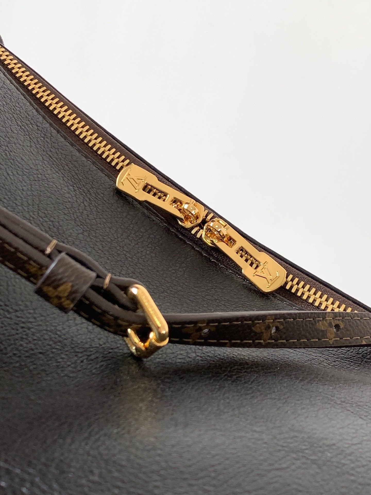 LV M26039 Express PM Handbag 26cm Black Cowhide GHW mysite