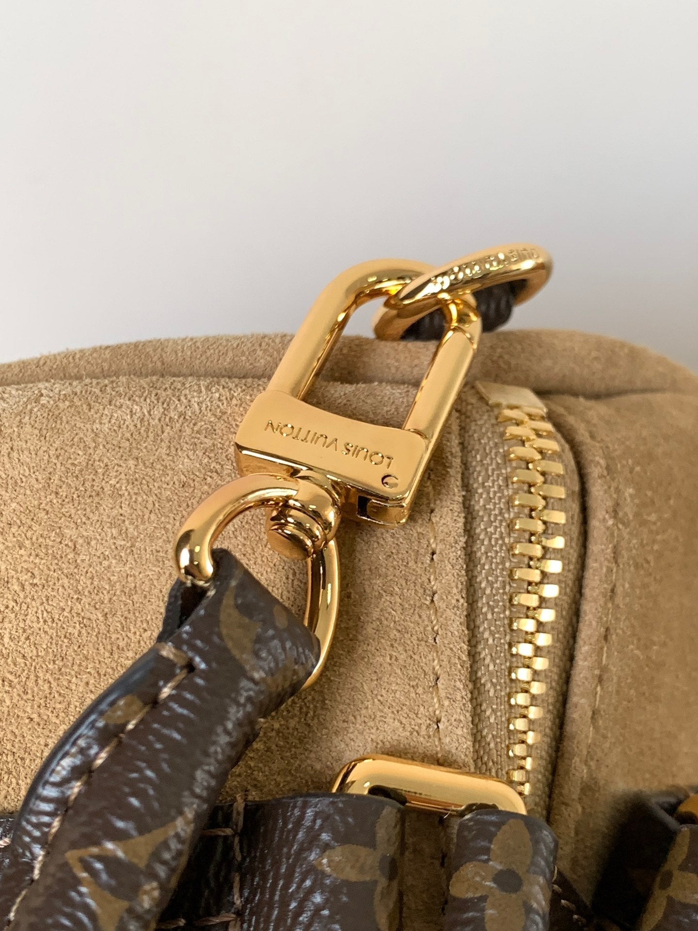 LV M26451 Express Travel 45cm Khaki Suede GHW mysite