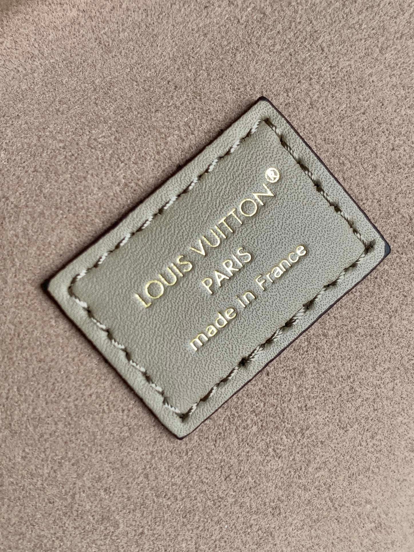 LV City Avenue PM 38.5cm Apricot Monogram Embossed Shadow Cowhide mysite