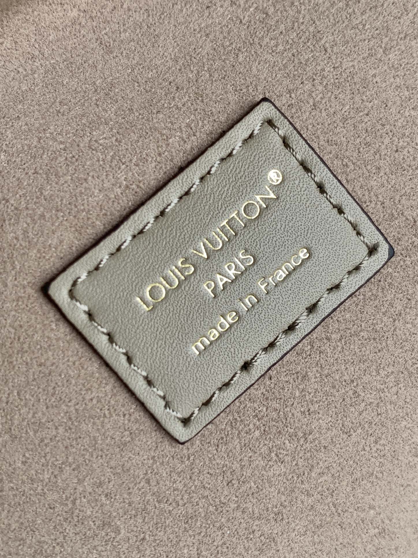 LV City Avenue PM 38.5cm Apricot Monogram Embossed Shadow Cowhide mysite