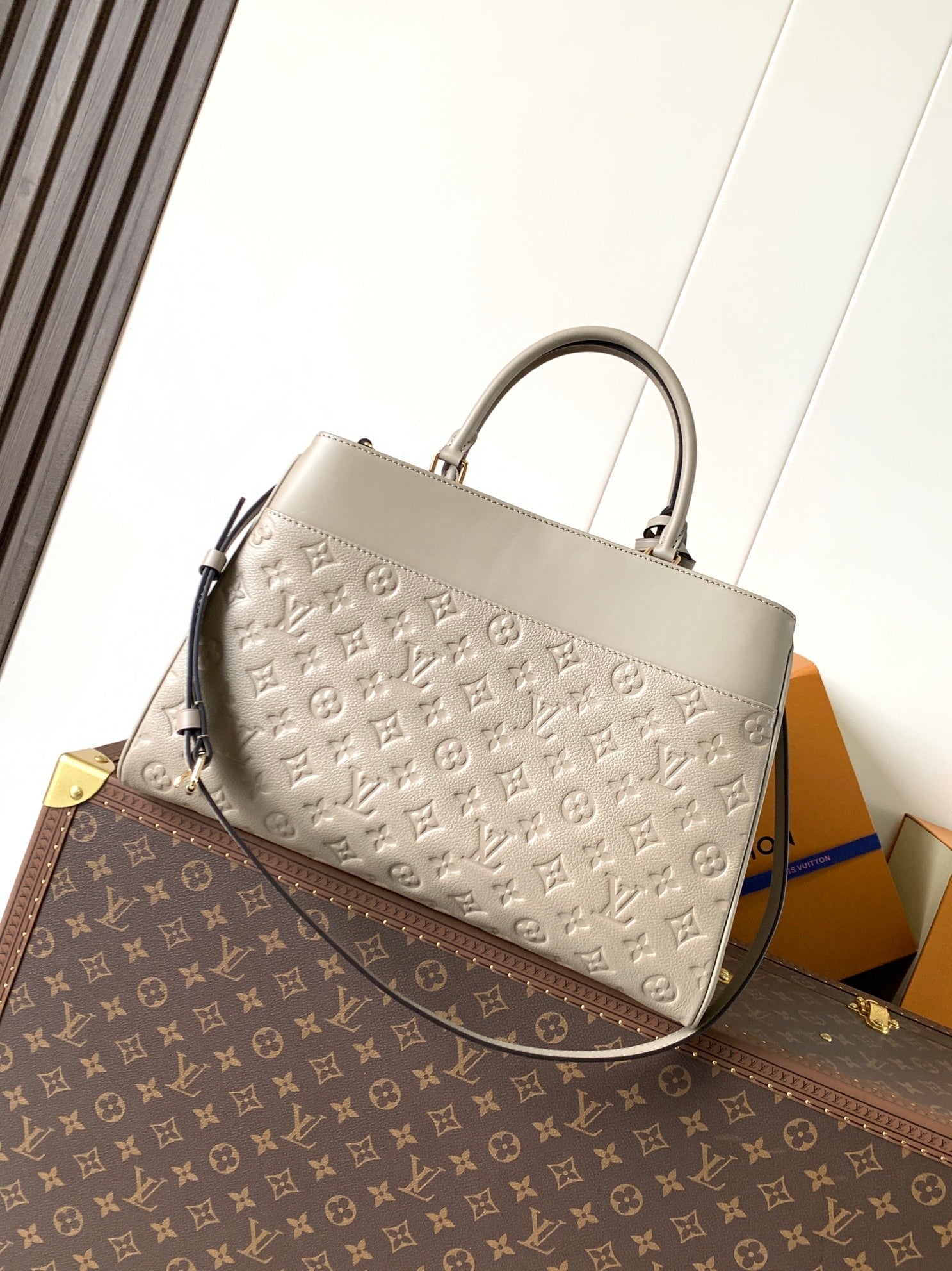 LV City Avenue PM 38.5cm Apricot Monogram Embossed Shadow Cowhide mysite