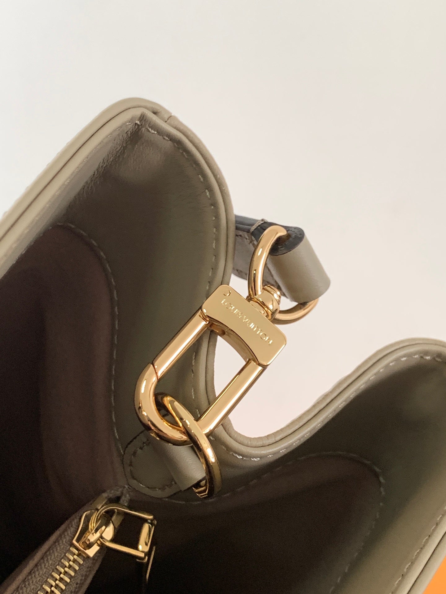 LV City Avenue PM 38.5cm Apricot Monogram Embossed Shadow Cowhide mysite