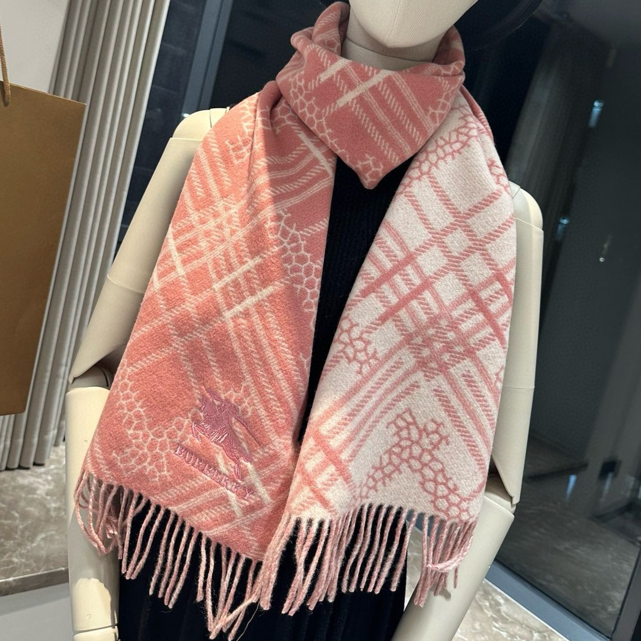 CLASSIC CHECK SCARF 168 CM IN ROSE PINK CASHMERE 396321 mysite