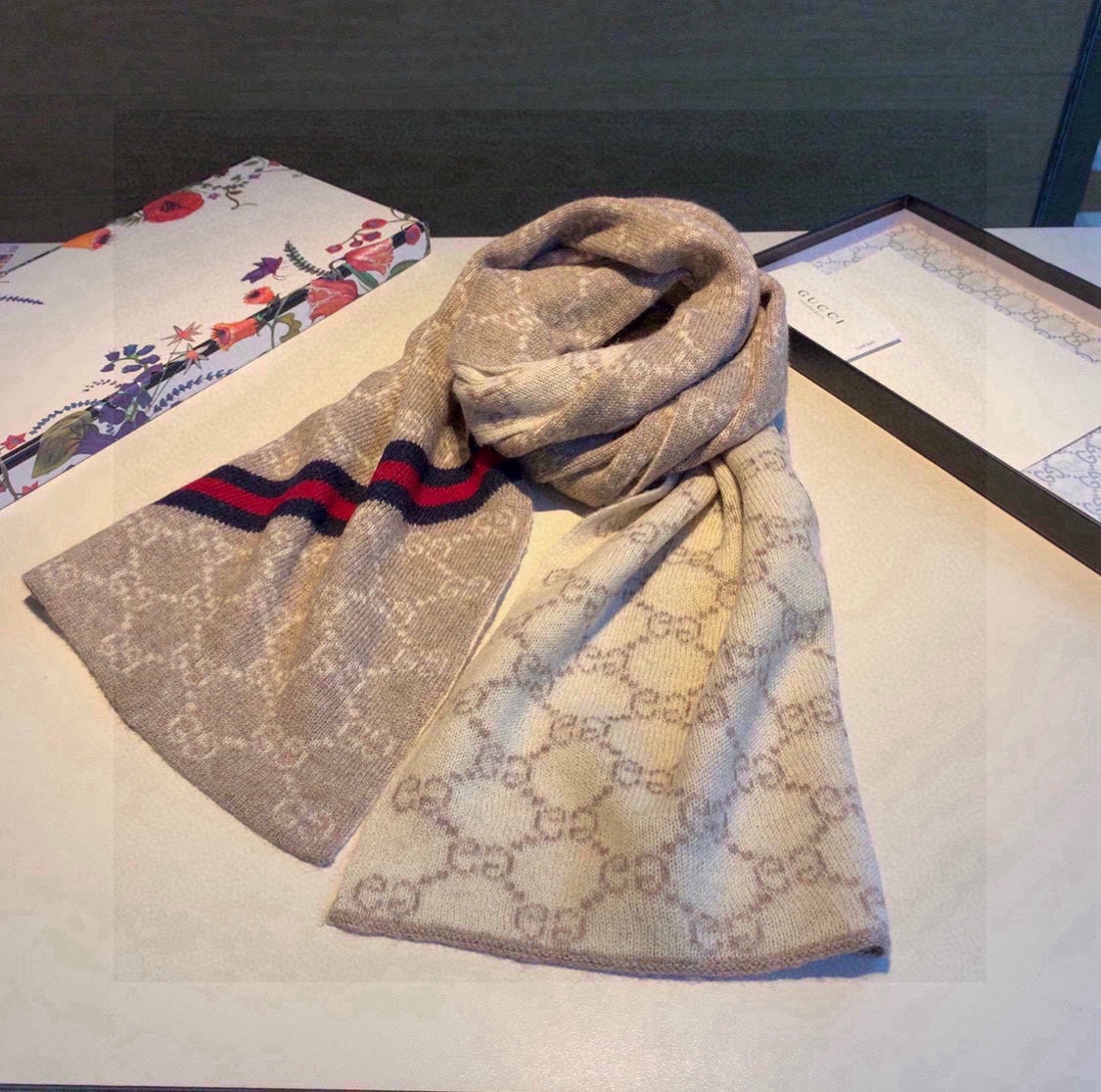 CLASSIC SCARF 180 CM IN ECRU TAN MONOGRAM CASHMERE 401993 mysite