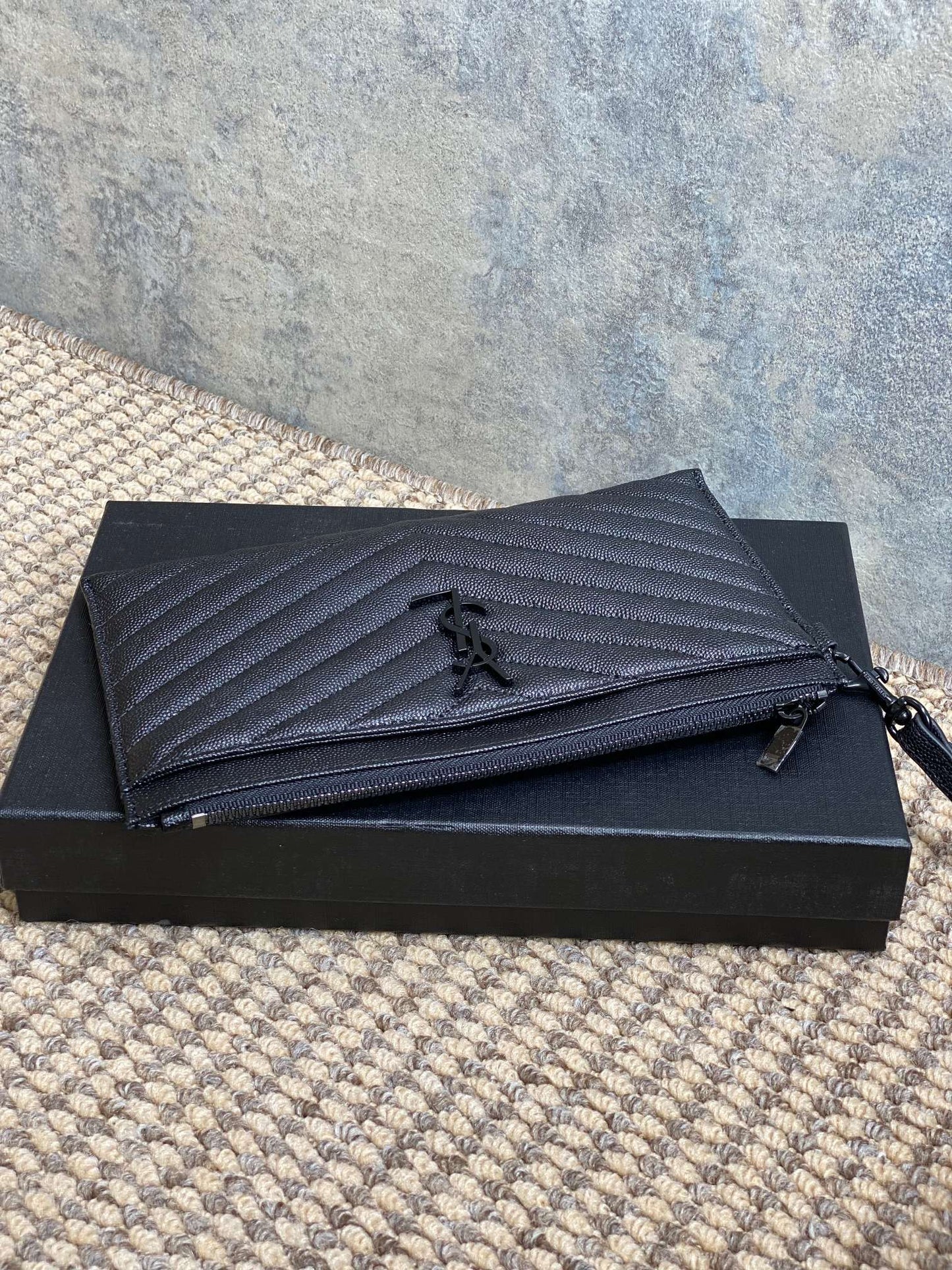YSL Black Hardware Logo Zipper Clutch 23cm Black Caviar Cowhide mysite