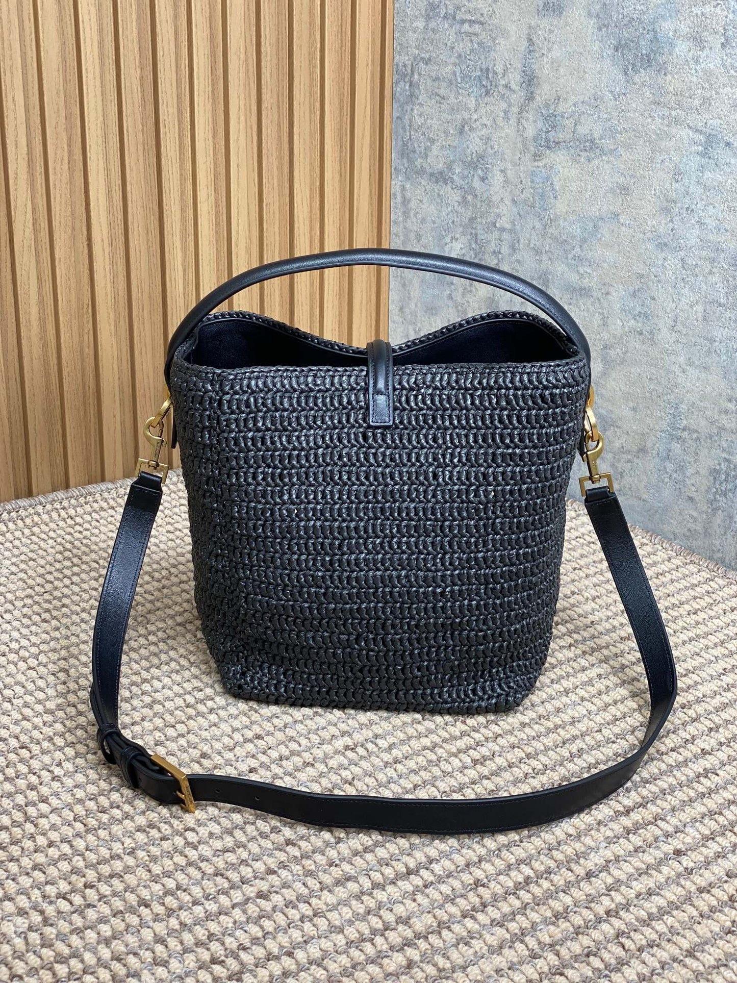 le 37 woven raffia 20cm black calfskin mysite