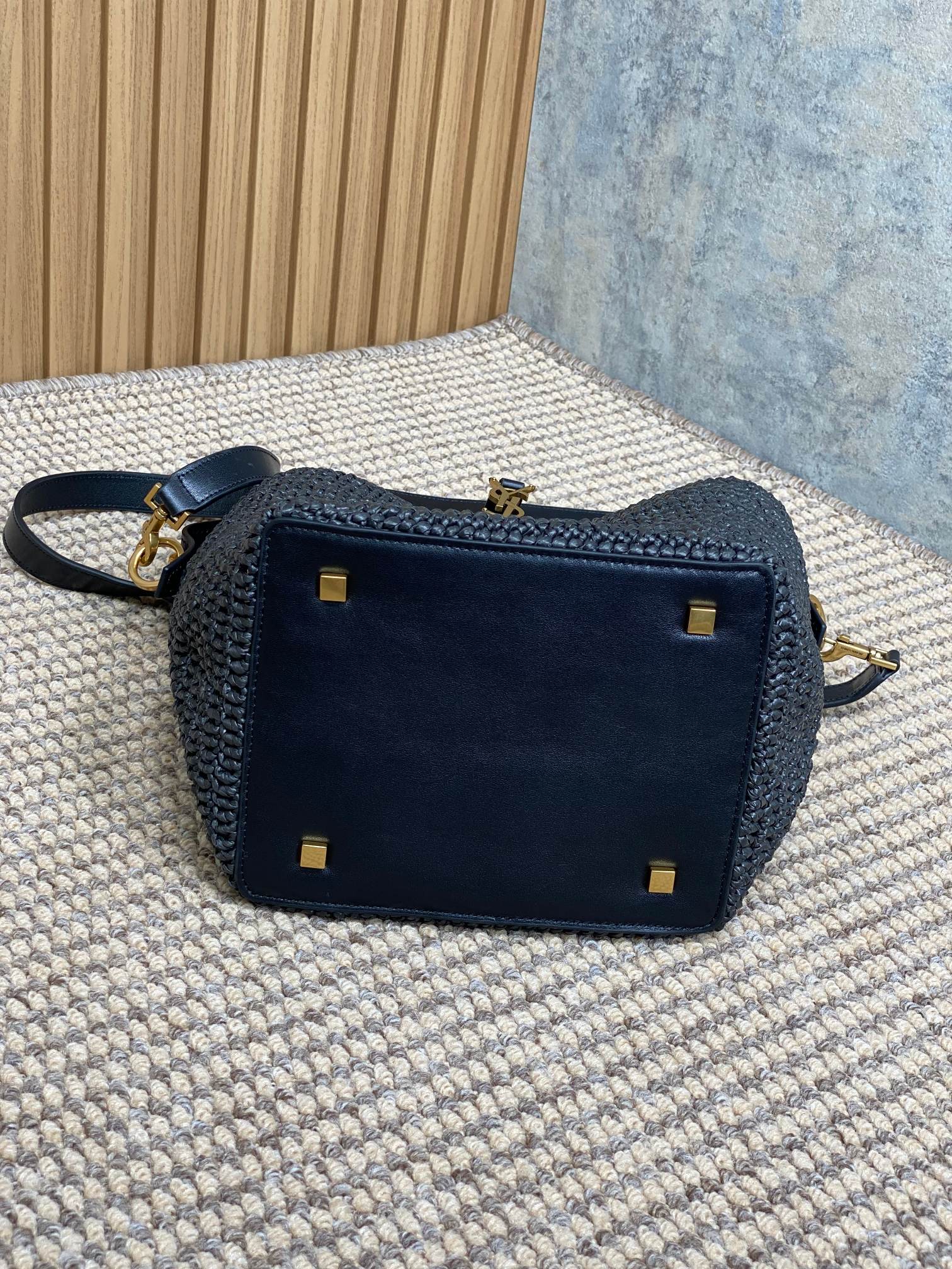 le 37 woven raffia 20cm black calfskin mysite