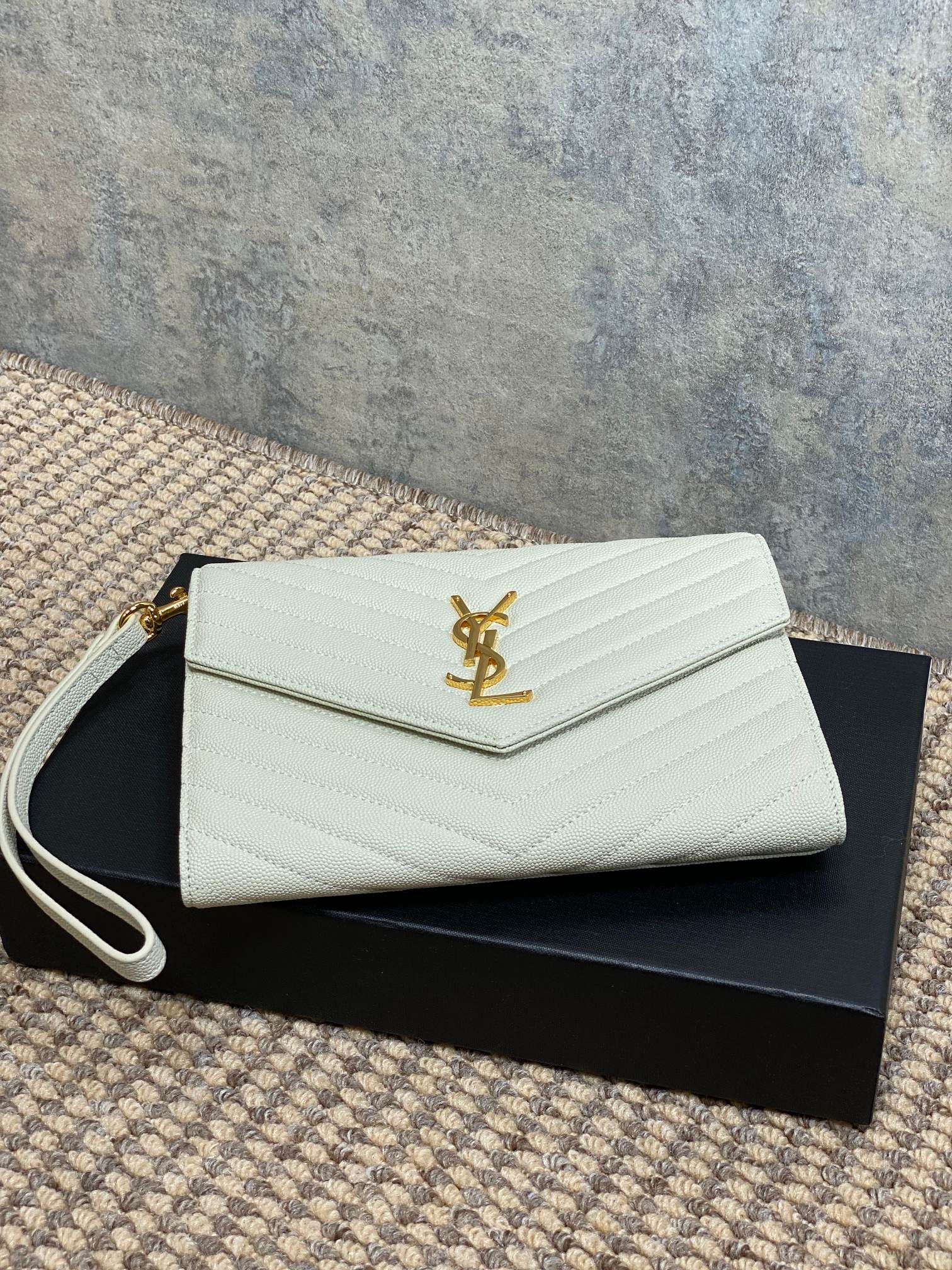 YSL Gold Hardware Logo Clutch 21cm White Caviar Cowhide mysite
