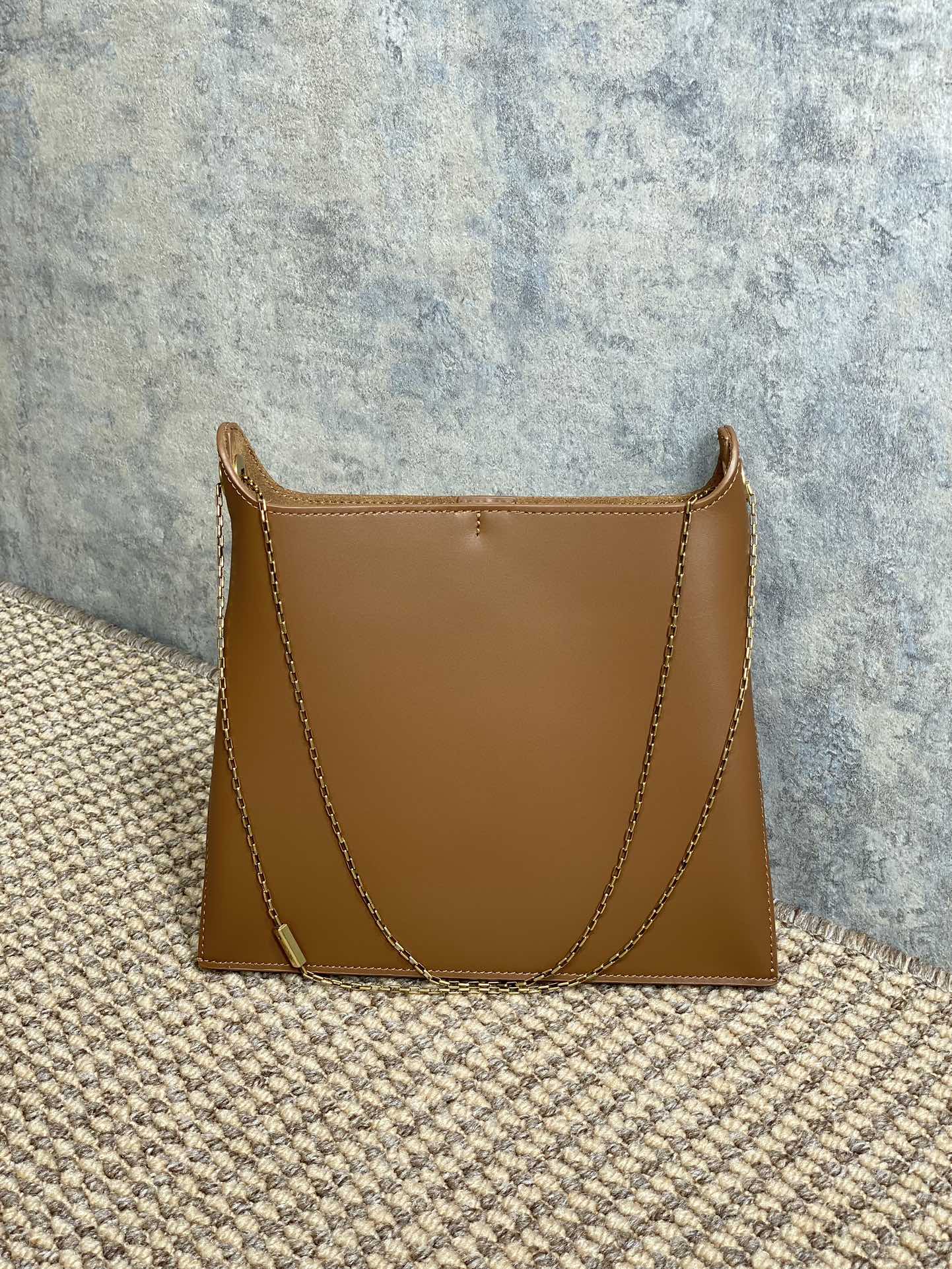 FLAT SHOULDER BAG 23 IN TAWNY BROWN CALFSKIN GOLD CHAIN mysite