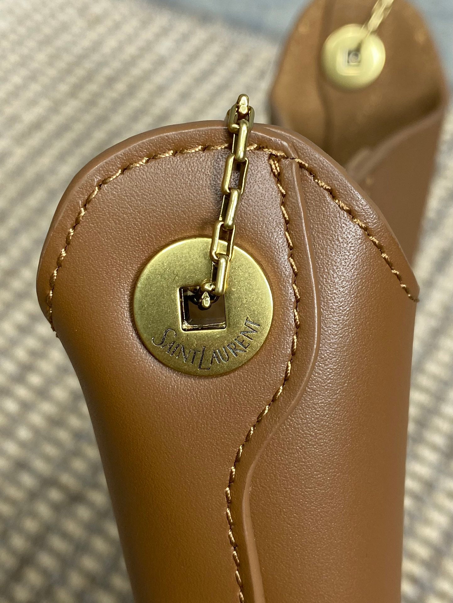 FLAT SHOULDER BAG 23 IN TAWNY BROWN CALFSKIN GOLD CHAIN mysite