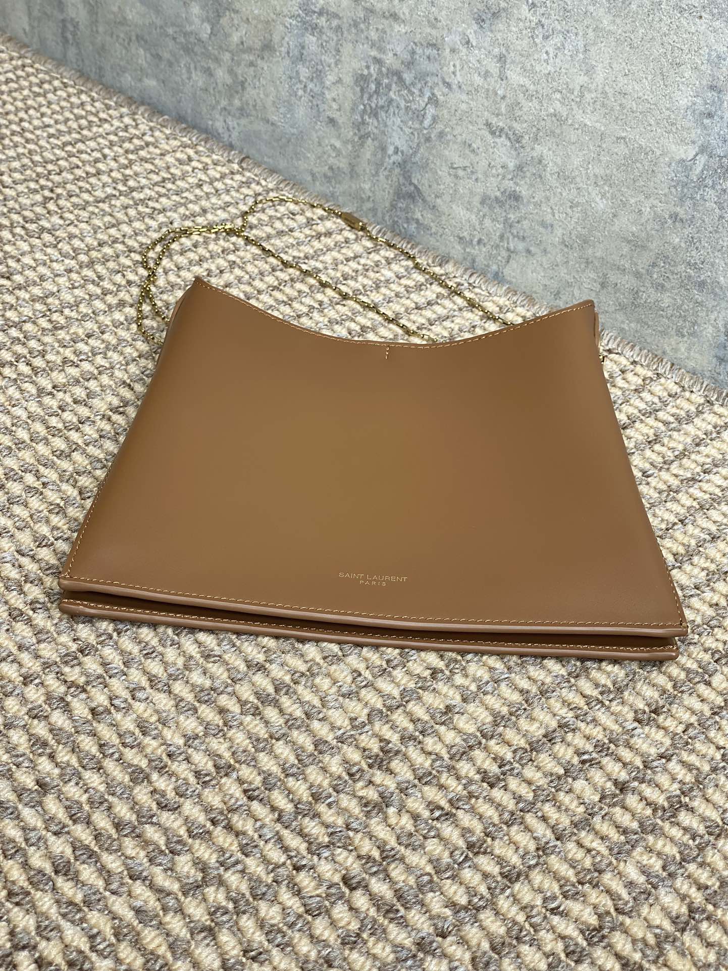 FLAT SHOULDER BAG 23 IN TAWNY BROWN CALFSKIN GOLD CHAIN mysite
