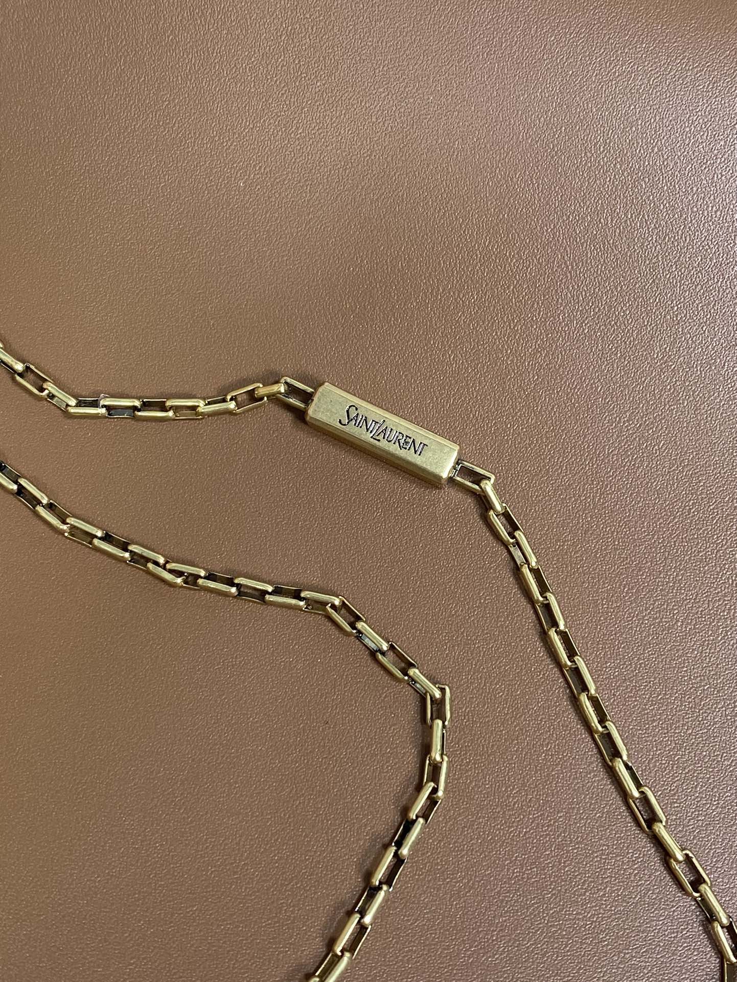 FLAT SHOULDER BAG 23 IN TAWNY BROWN CALFSKIN GOLD CHAIN mysite