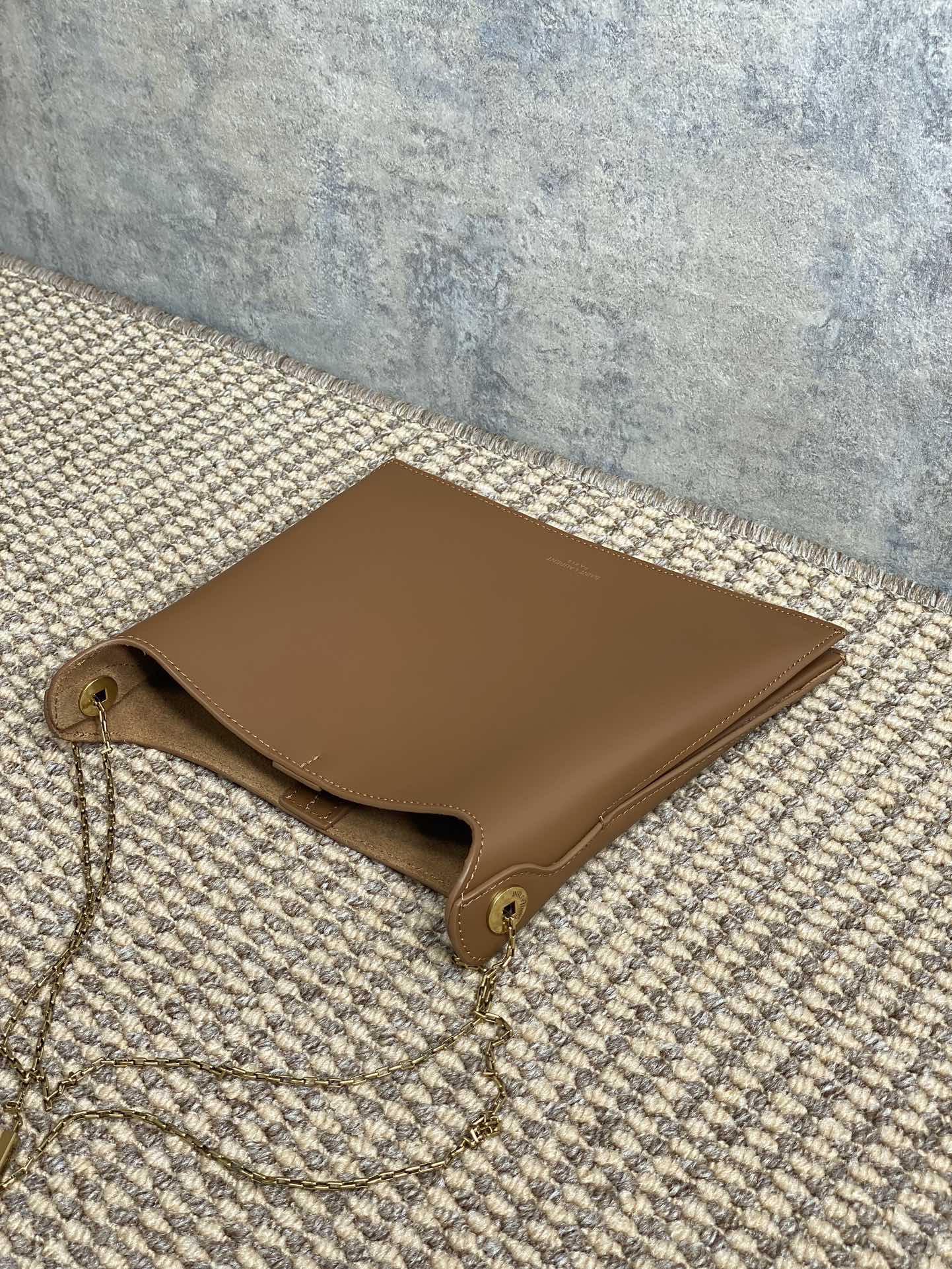 FLAT SHOULDER BAG 23 IN TAWNY BROWN CALFSKIN GOLD CHAIN mysite