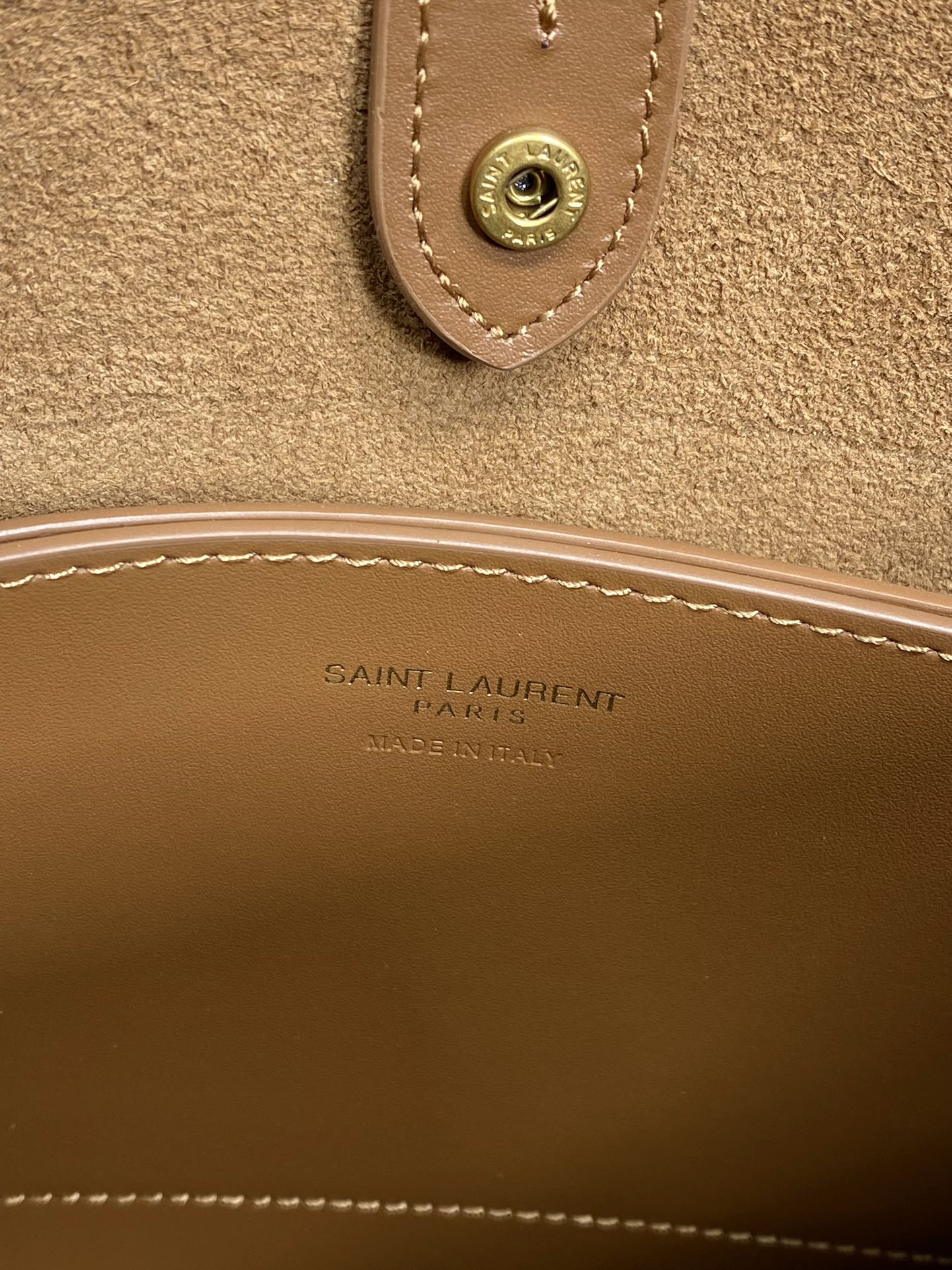 FLAT SHOULDER BAG 23 IN TAWNY BROWN CALFSKIN GOLD CHAIN mysite